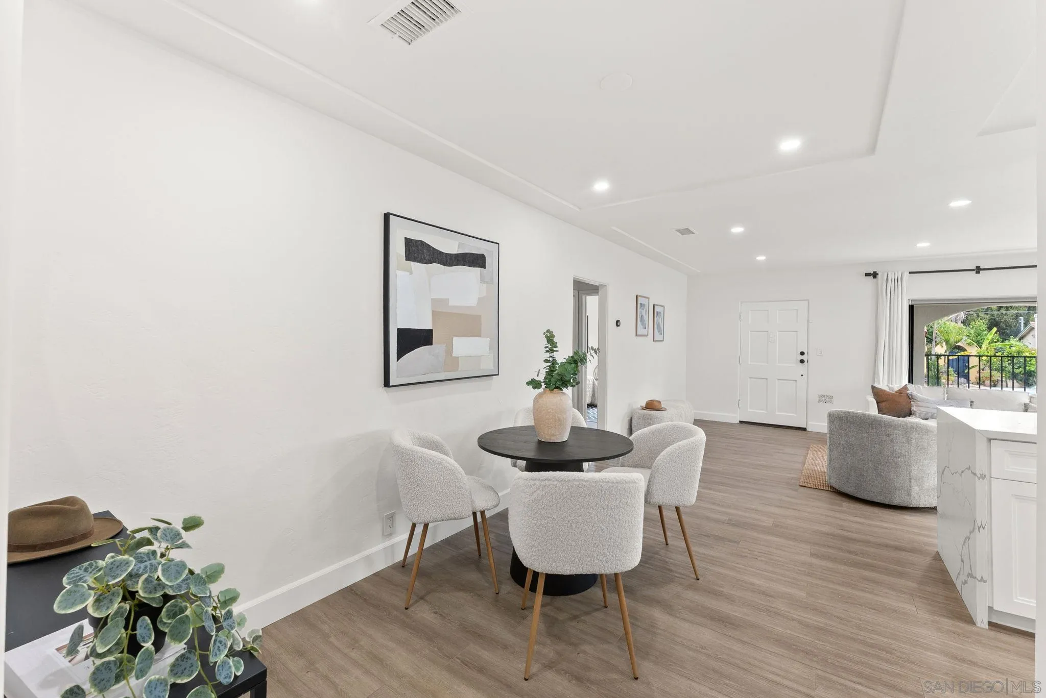 https://cdn.realtyfeed.com/cdn/127/260012980/0b781ed5cfcc3783731fc81a9b3112c5.webp