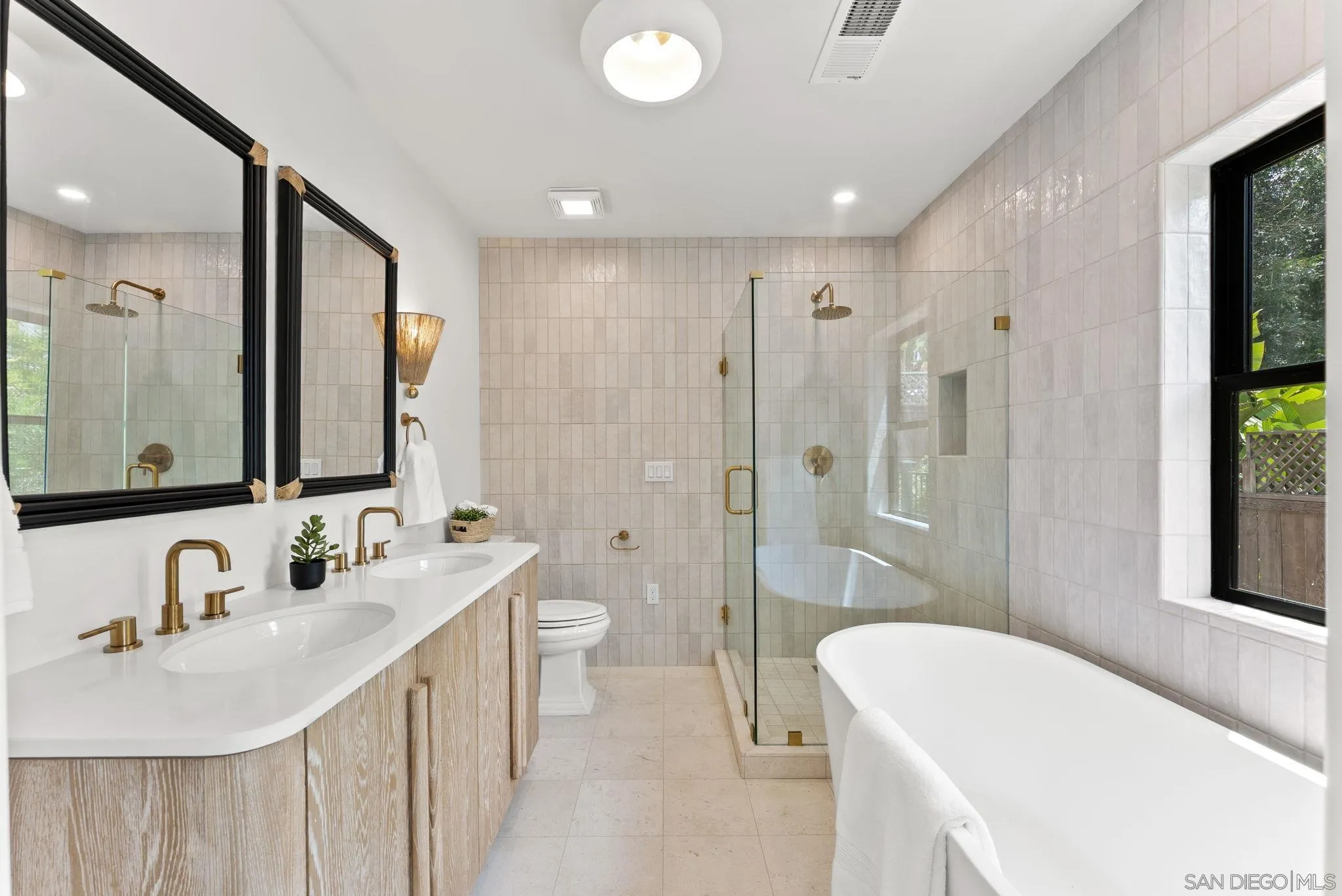 https://cdn.realtyfeed.com/cdn/127/260012980/490e60e86afd9635ae8ebc2fd871251d.webp
