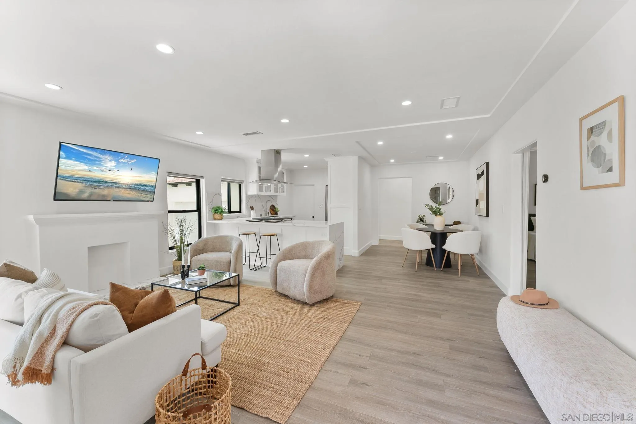 https://cdn.realtyfeed.com/cdn/127/260012980/963cef3c59e87d0c17b3d1b350f09bc8.webp