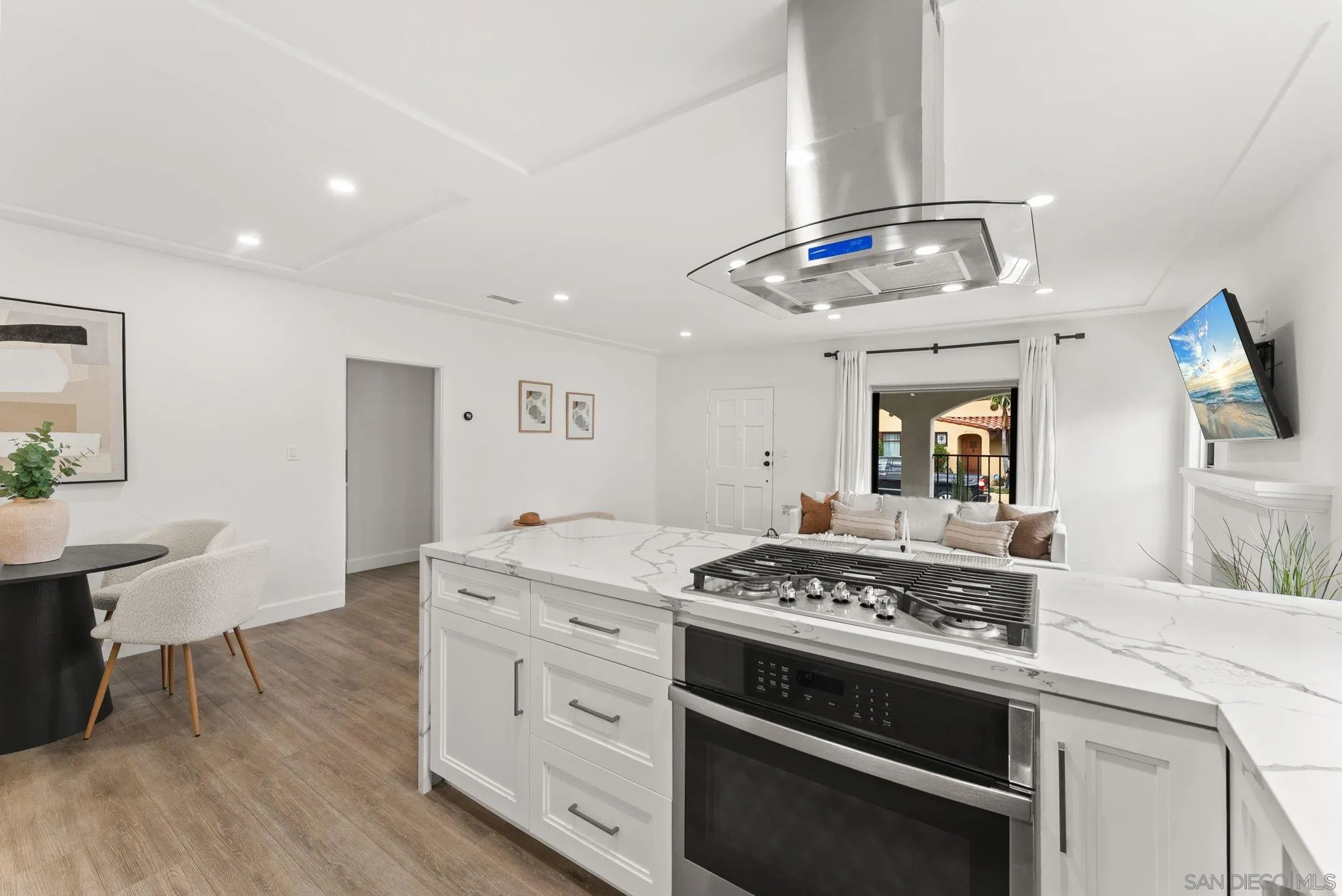 https://cdn.realtyfeed.com/cdn/127/260012980/f70d4be378f4eb74e218dac38d6ef2fc.webp