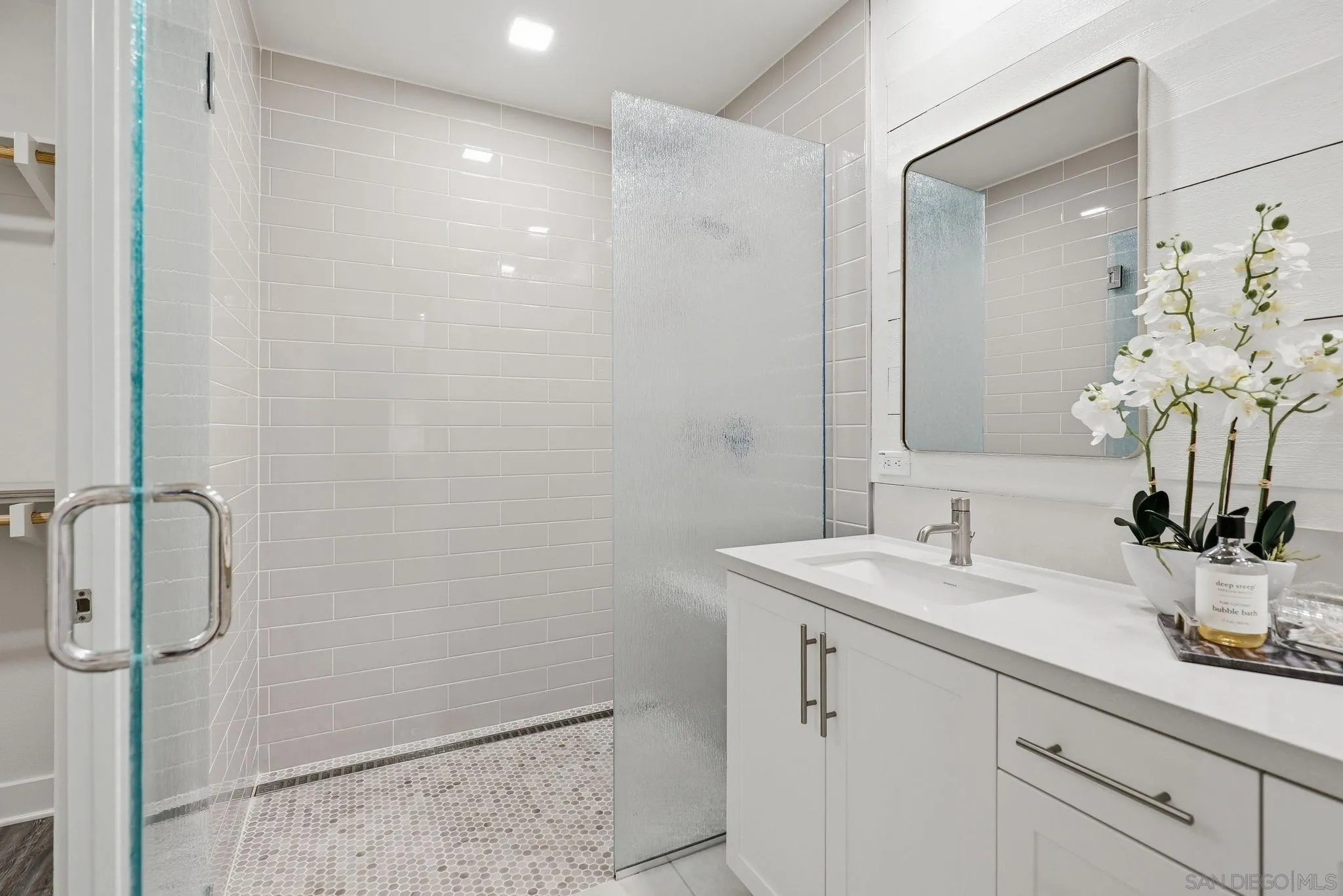 Photo #11: 260012981 Listing: Photo #11