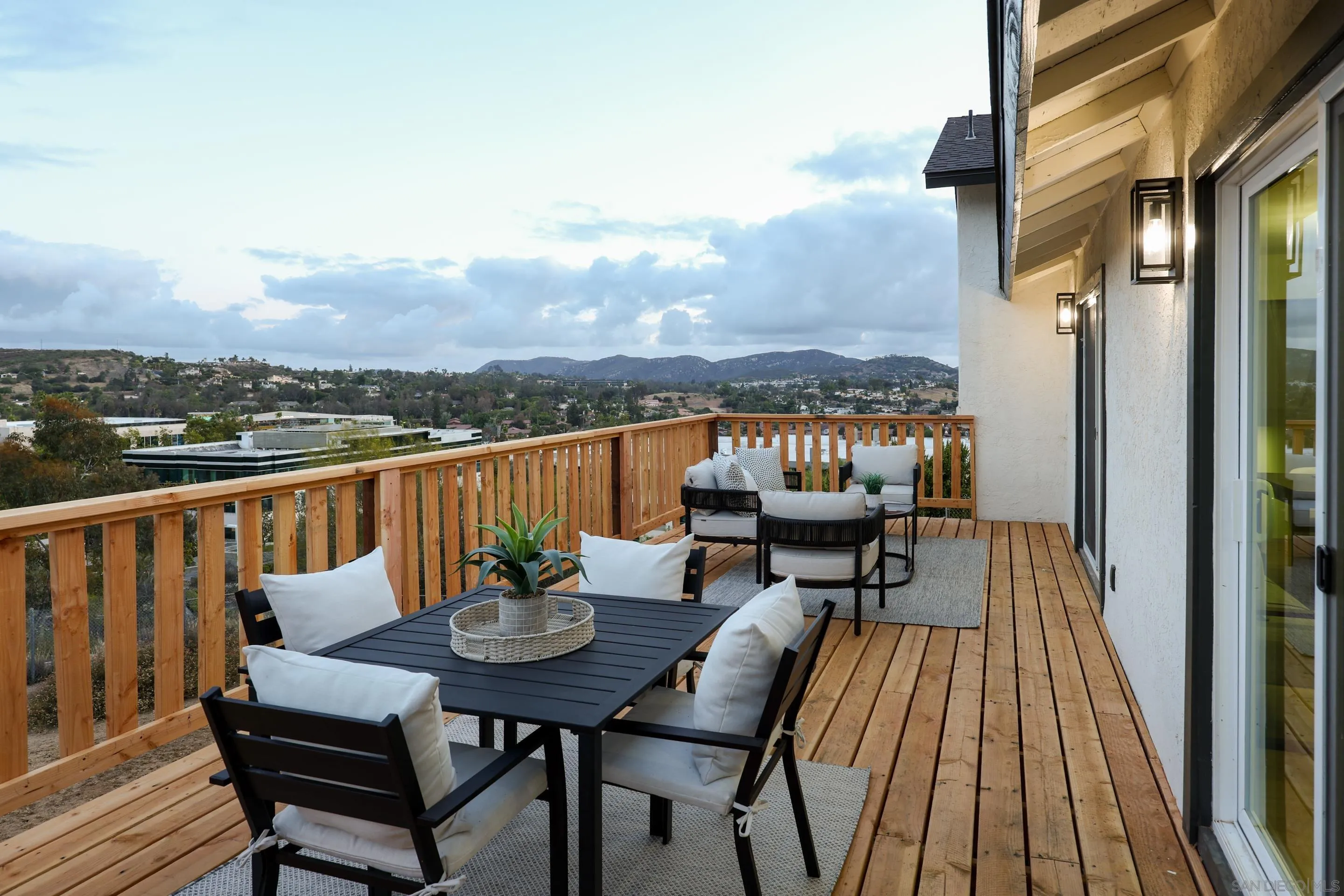 https://cdn.realtyfeed.com/cdn/127/260012984/212c9b701678936d15858d6732d83bd2.webp