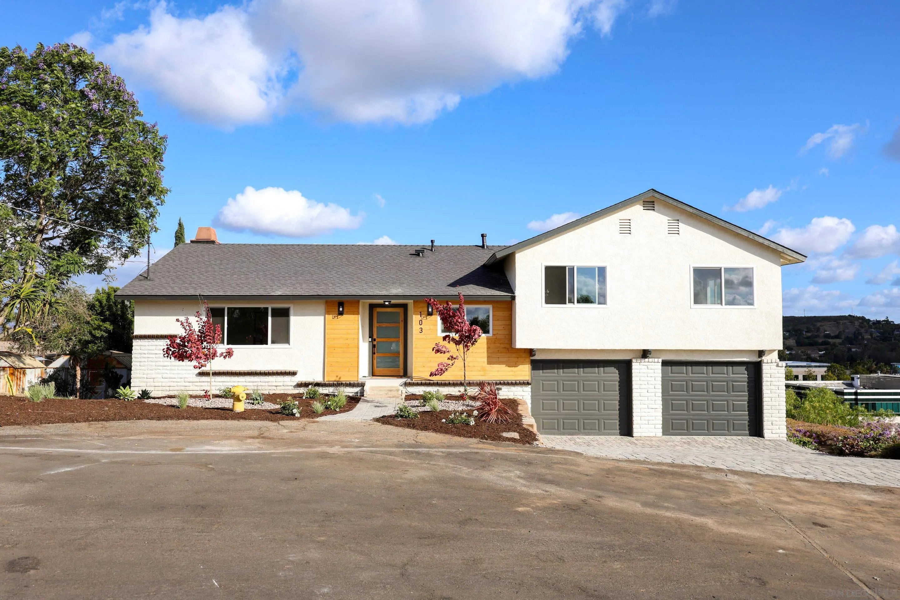 https://cdn.realtyfeed.com/cdn/127/260012984/a4bc213e90b1ee23faa151bd54080a07.webp