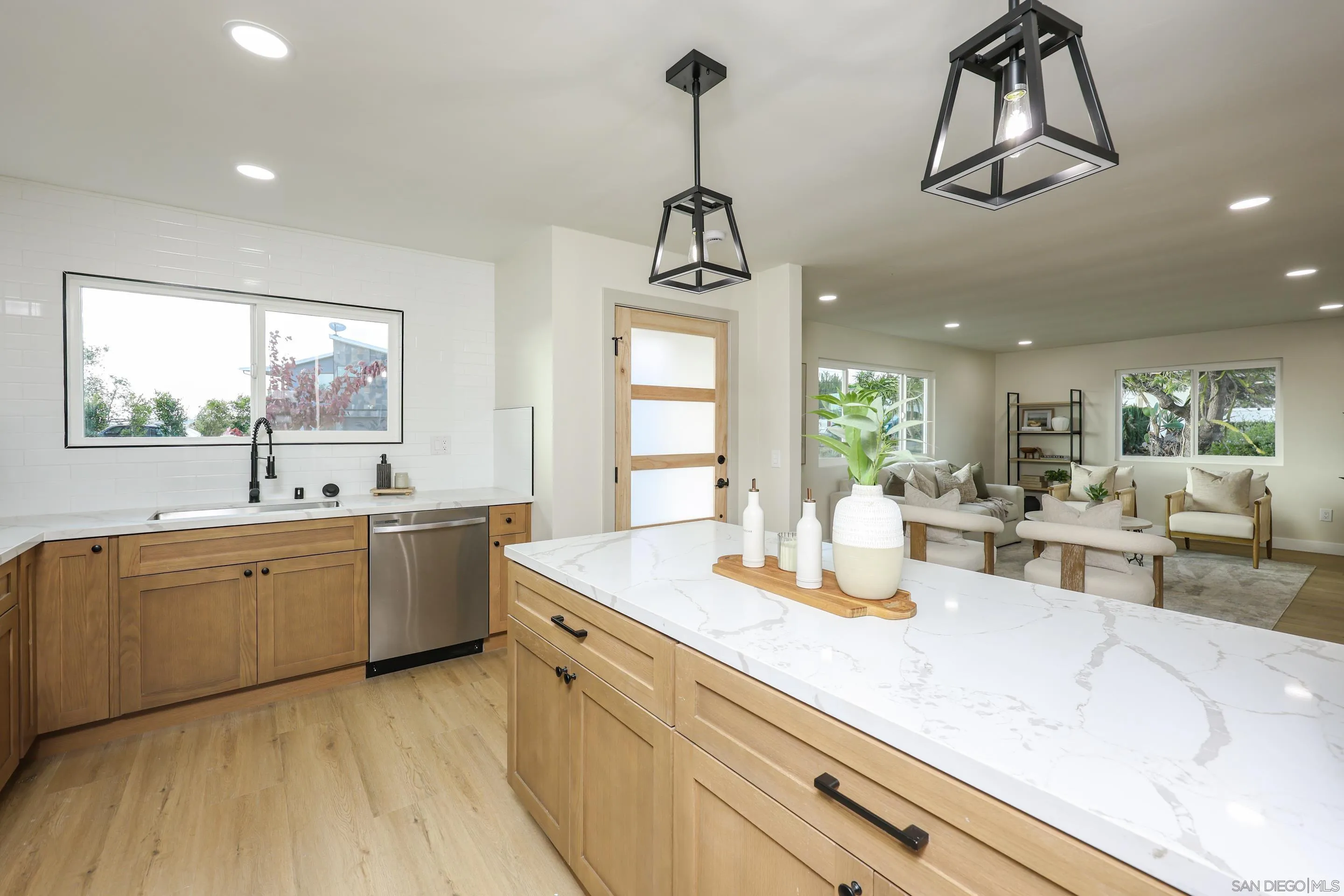 https://cdn.realtyfeed.com/cdn/127/260012984/cf063c44baf72692b0fc4dc88d0e5f4f.webp