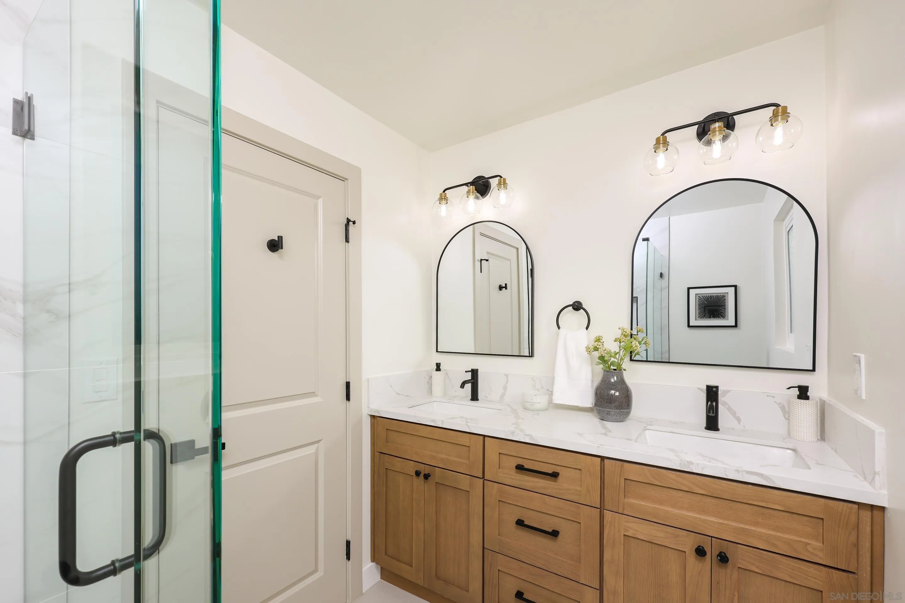 https://cdn.realtyfeed.com/cdn/127/260012984/e0eb6e7e6d26d32630474197c5b1428d.webp