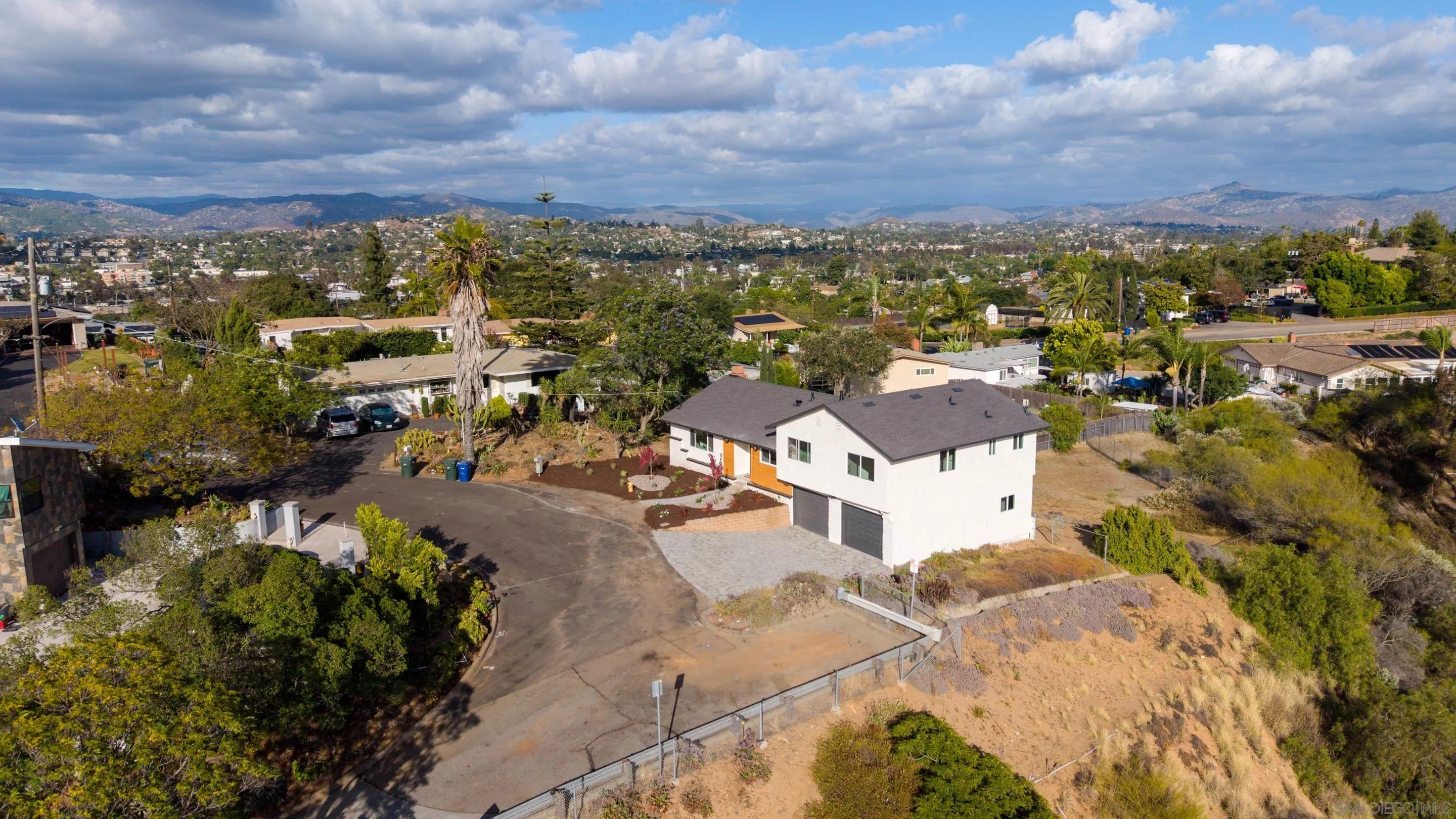 https://cdn.realtyfeed.com/cdn/127/260012984/e7440644444978a6125714615a4ae4f0.webp