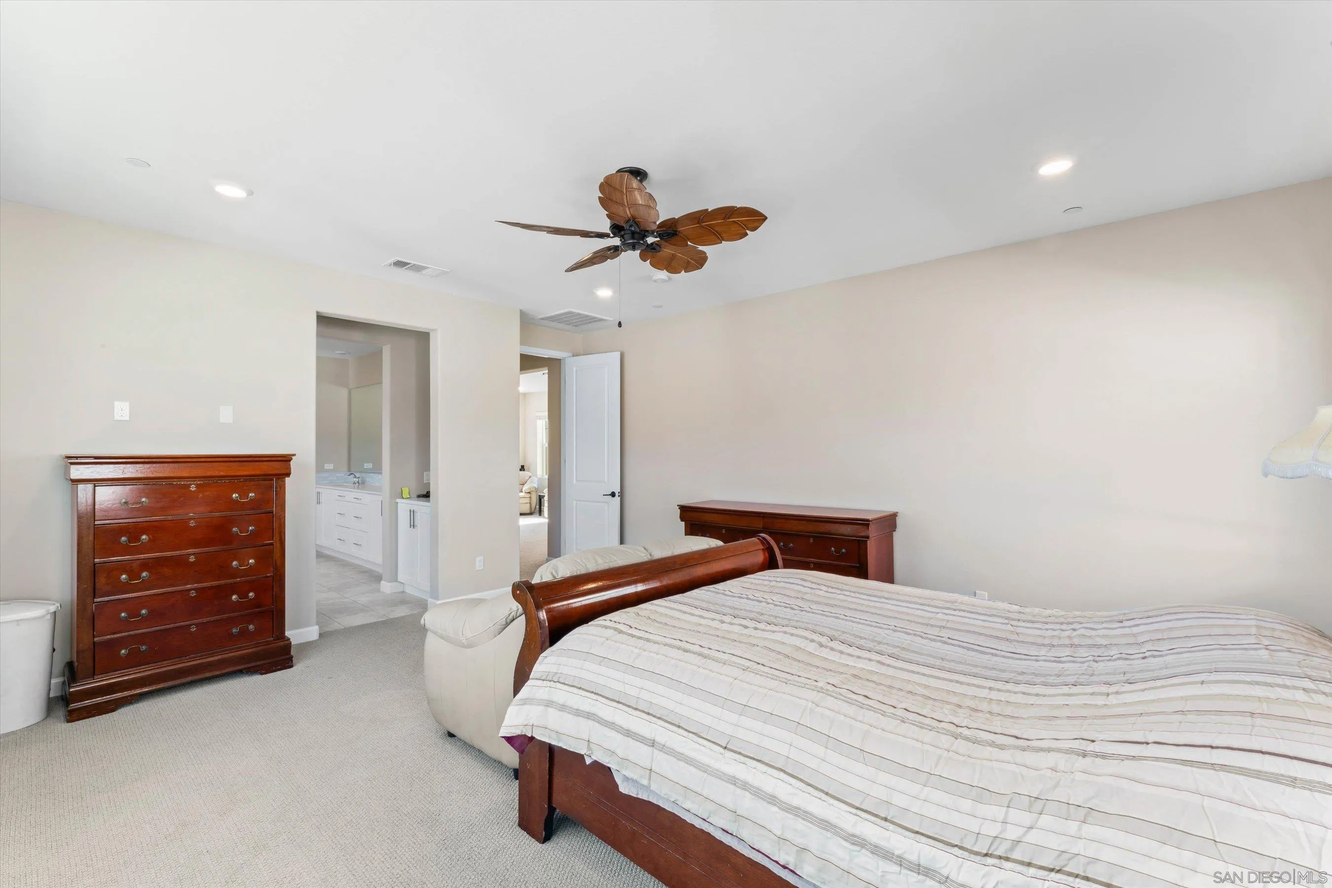https://cdn.realtyfeed.com/cdn/127/260012991/0dd30cea0bc78625e4c21132728937d9.webp