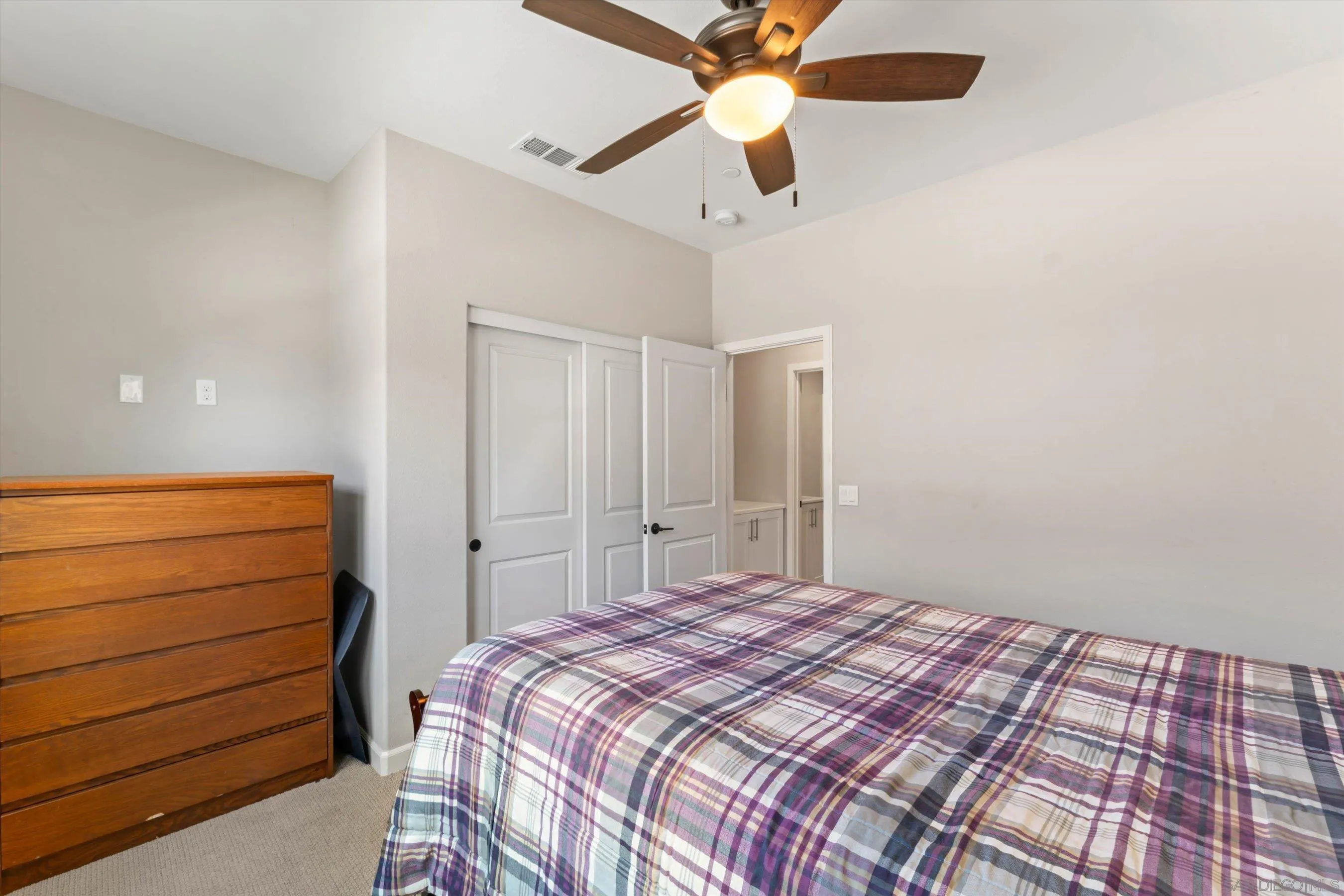 https://cdn.realtyfeed.com/cdn/127/260012991/127c6add8742fee7cebc76b87bb2daa5.webp