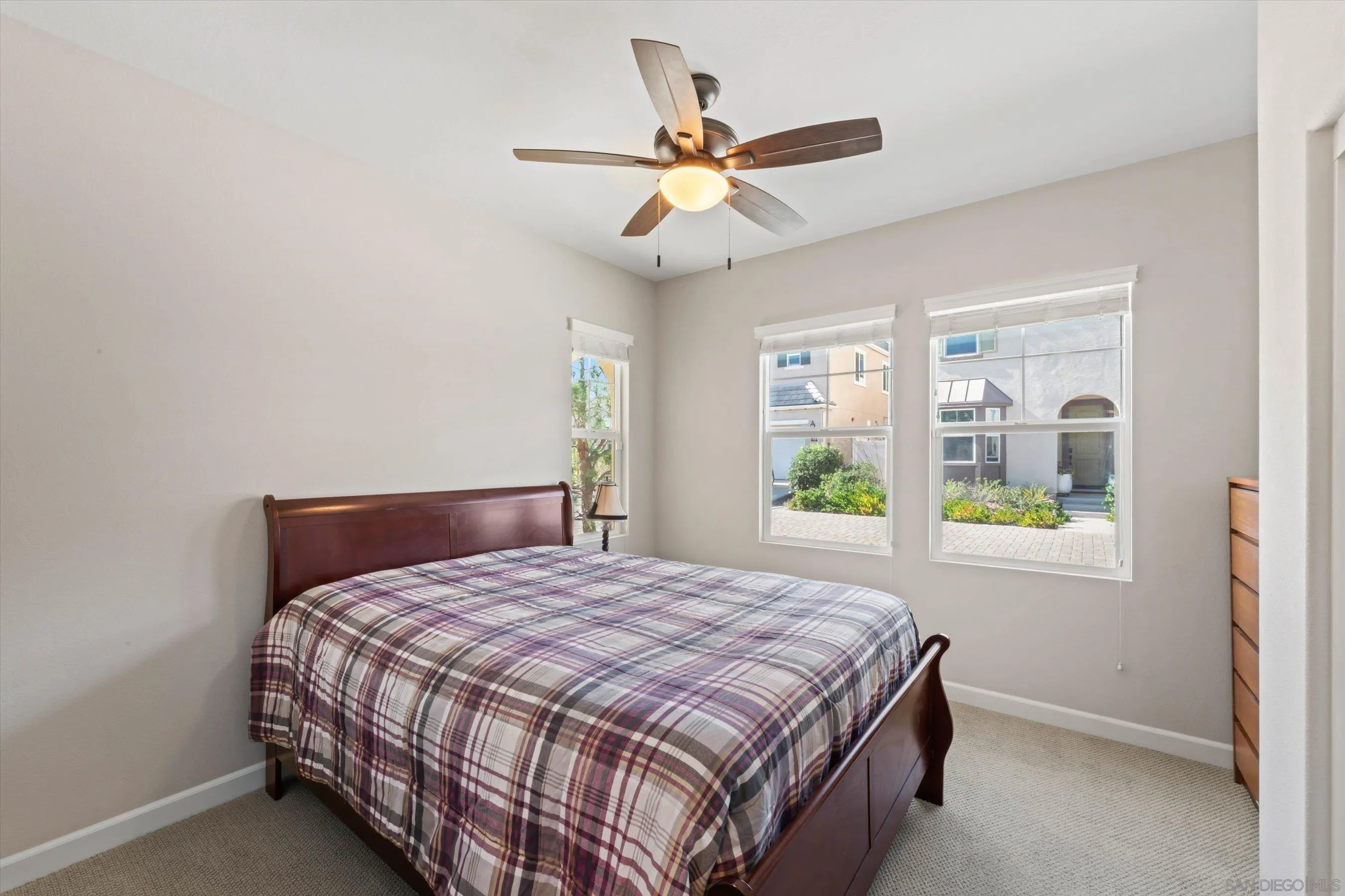 https://cdn.realtyfeed.com/cdn/127/260012991/886de38d6fd49d50a646a226024431ca.webp