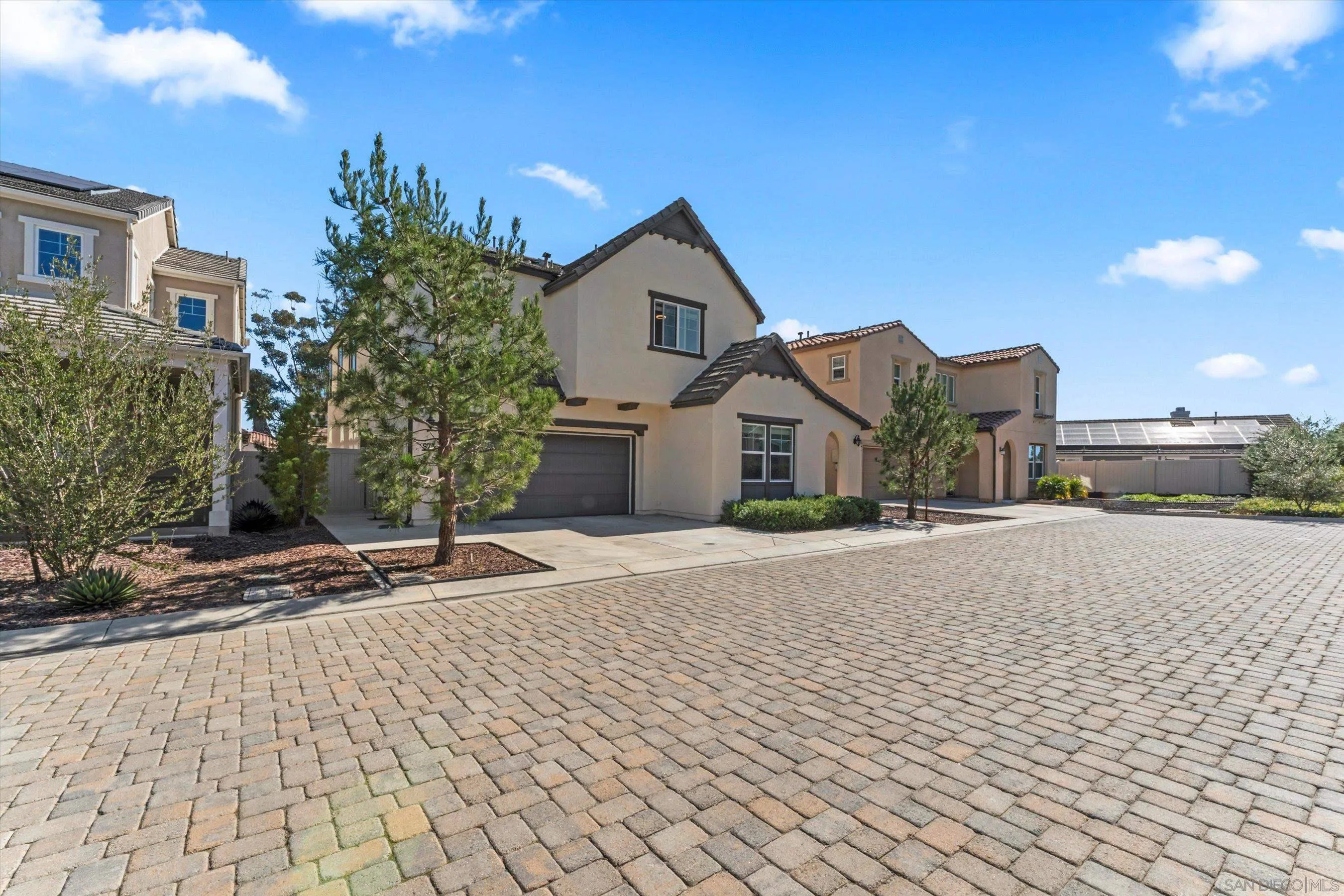 https://cdn.realtyfeed.com/cdn/127/260012991/8d821e593f2b81a3ab76f7b23e002691.webp