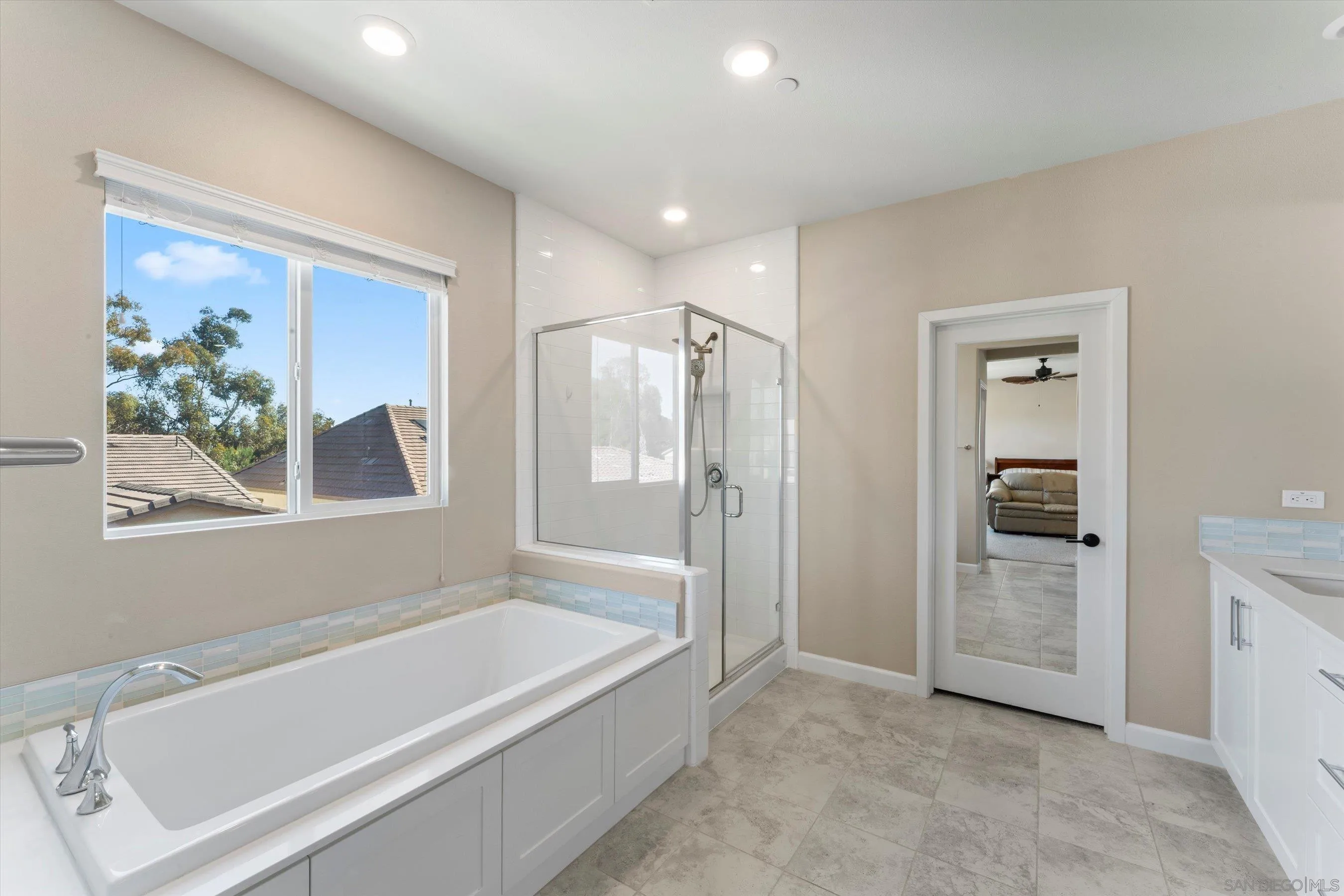 https://cdn.realtyfeed.com/cdn/127/260012991/9698ed1099437281321de604e3b835b8.webp