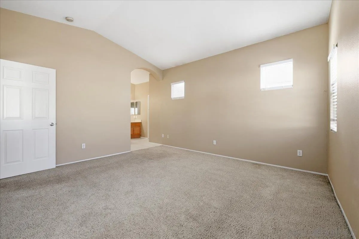 https://cdn.realtyfeed.com/cdn/127/260012996/08b8332b56f475b555d7c662e4a1431a.webp
