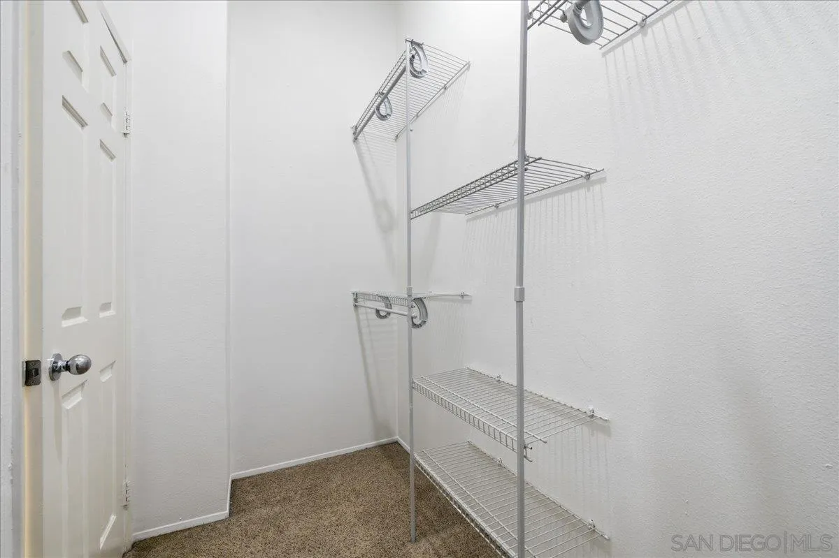 https://cdn.realtyfeed.com/cdn/127/260012996/1b3b490150a2c104fef387dc849bcea6.webp