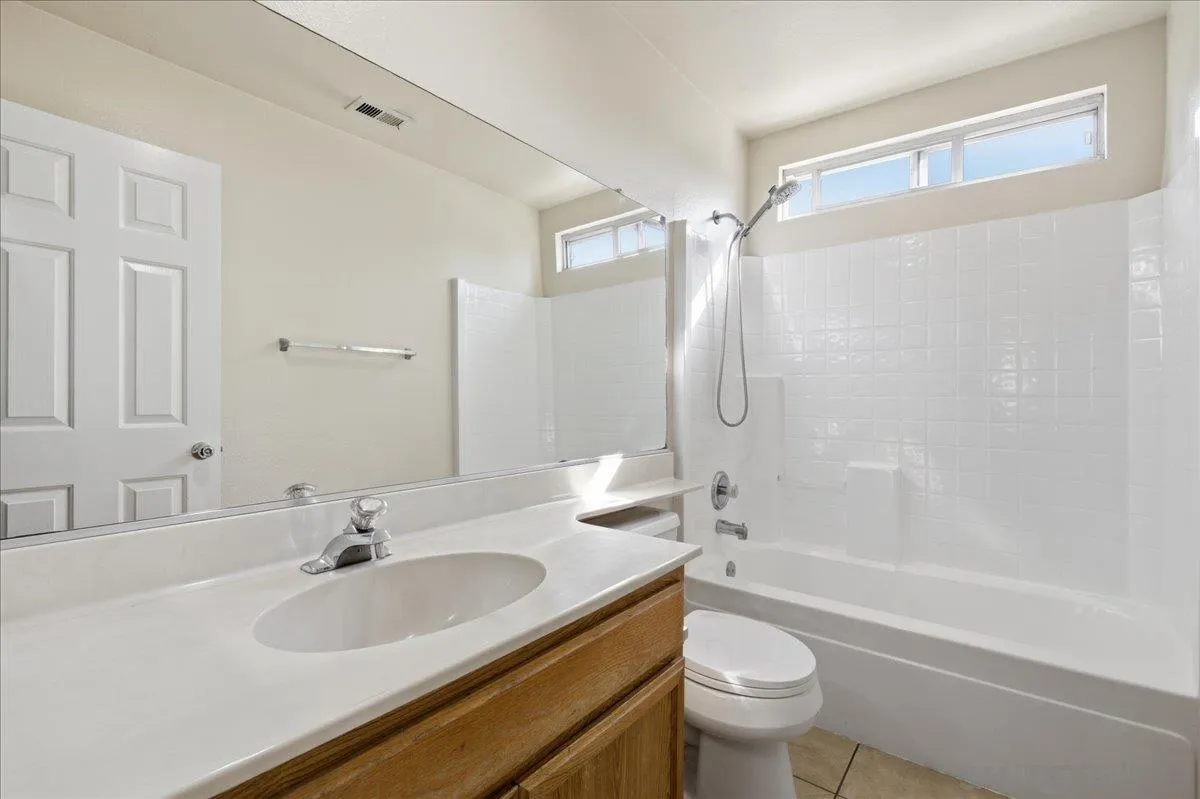 https://cdn.realtyfeed.com/cdn/127/260012996/22650b0c35cfcf1cf9d4b8f23d854507.webp