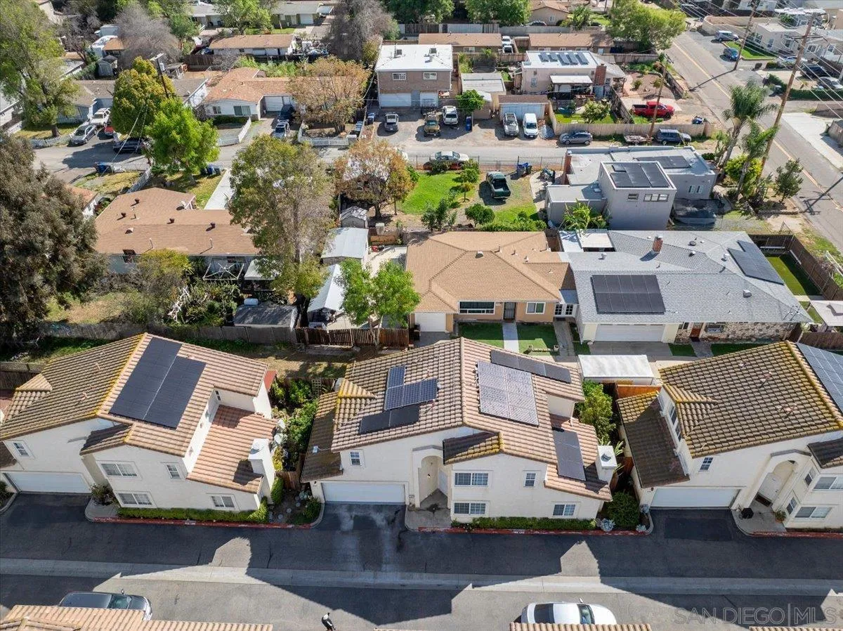 https://cdn.realtyfeed.com/cdn/127/260012996/77dc29e58e6249f892c56a11b96c3f8a.webp