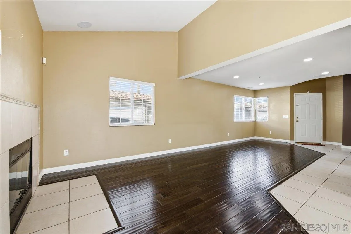 https://cdn.realtyfeed.com/cdn/127/260012996/8e3572f12c8fa8bc50c5389efc60fb82.webp