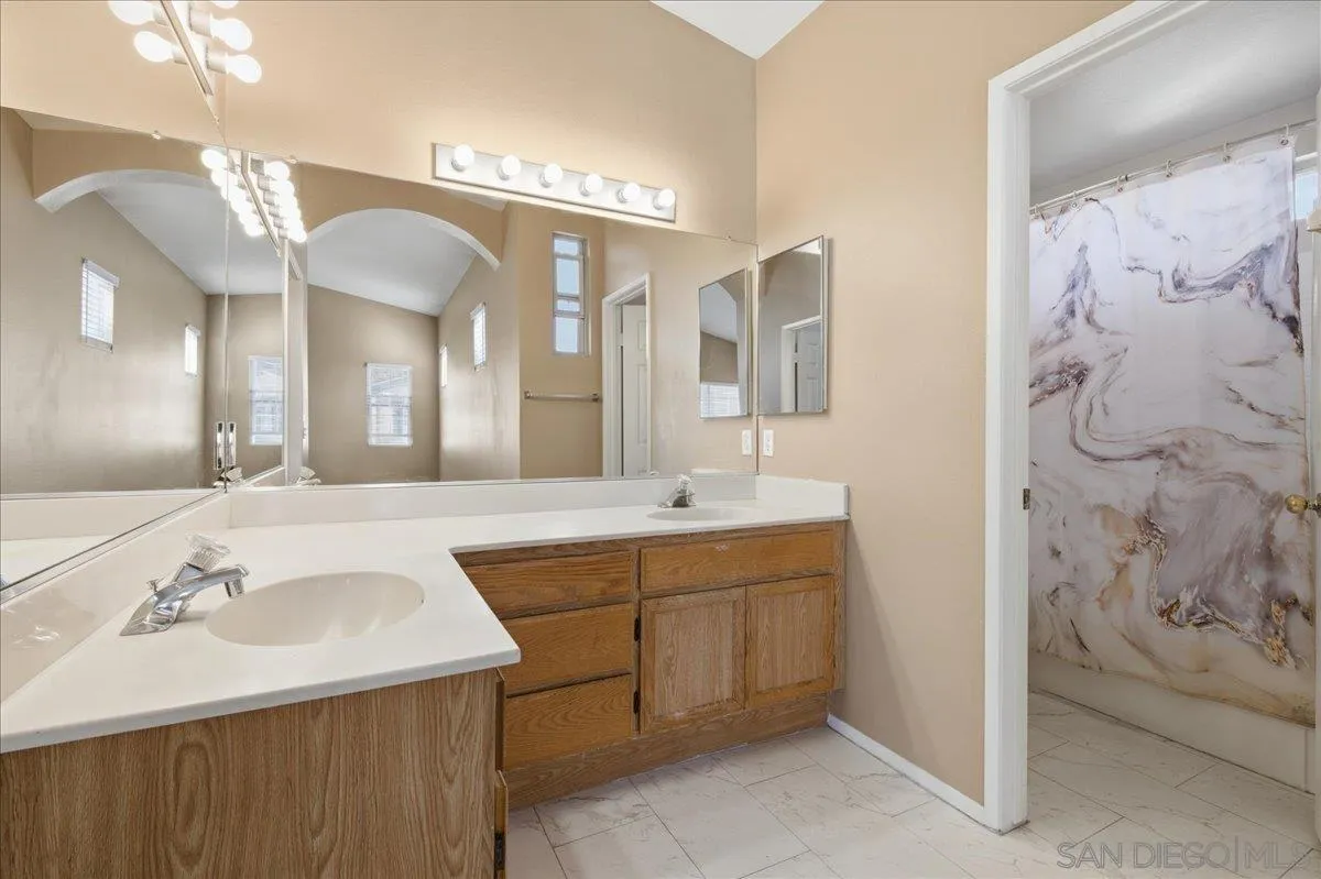 https://cdn.realtyfeed.com/cdn/127/260012996/bfe8c46d3fd98e95c9d4a9f3c77c4712.webp