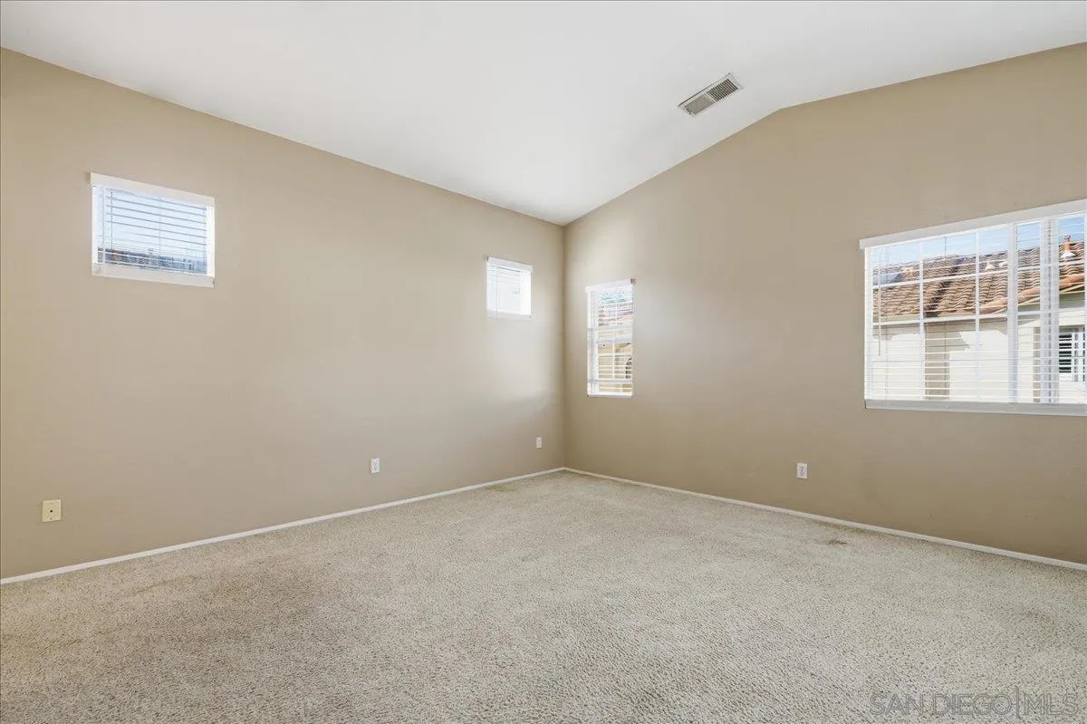https://cdn.realtyfeed.com/cdn/127/260012996/e3a761e95e0038a2435ef049a93ab158.webp