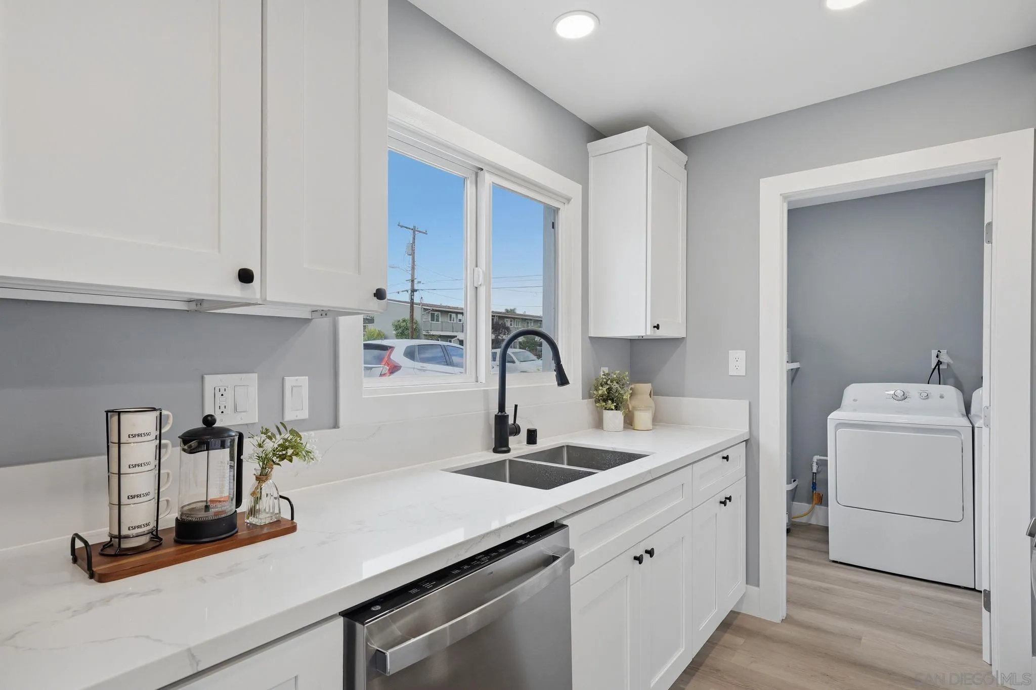 https://cdn.realtyfeed.com/cdn/127/260012999/14fd78324c8e48b0dd31b7560f9f52e7.webp