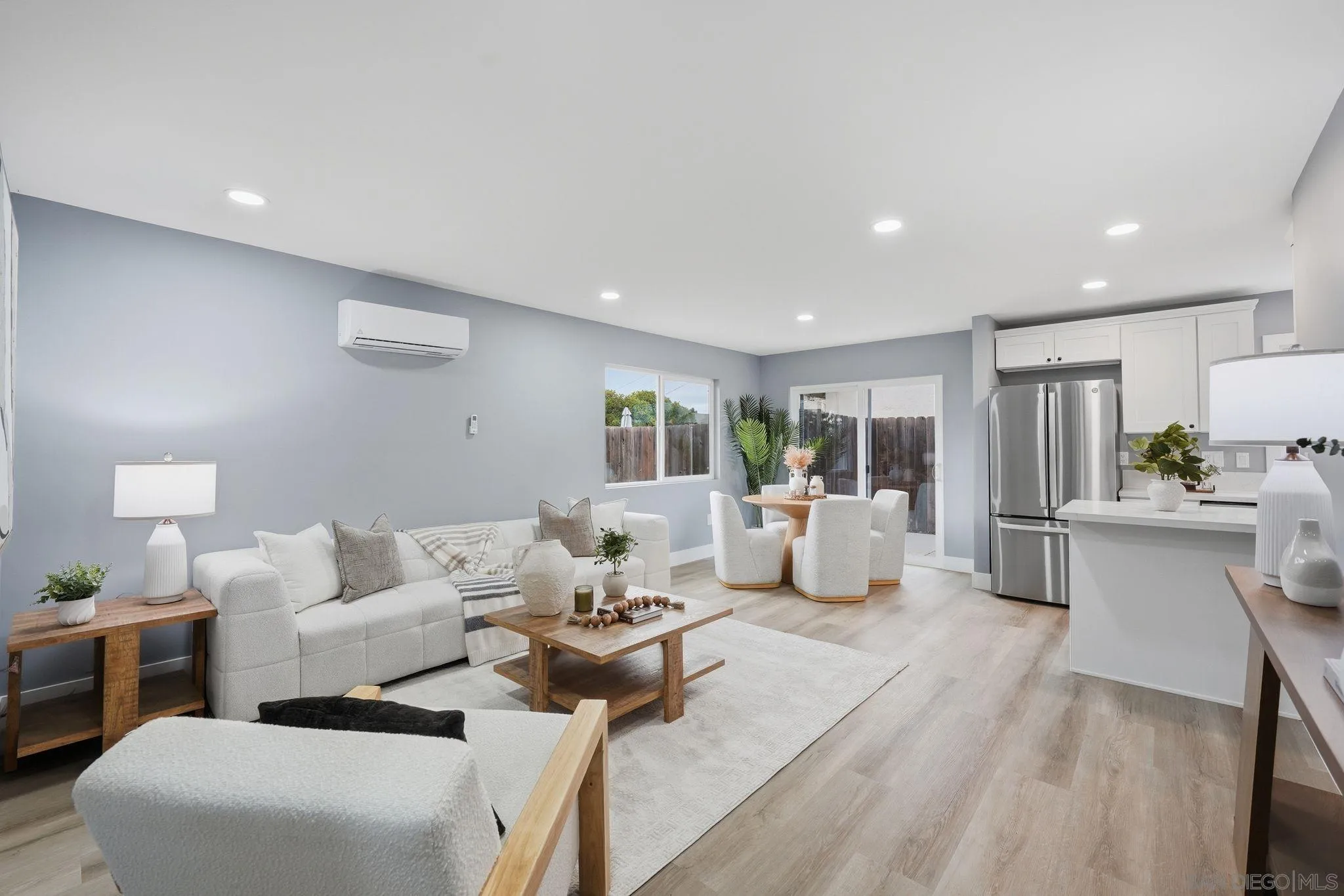 https://cdn.realtyfeed.com/cdn/127/260012999/8f952c002e1d7c2371fc672bcd1afb92.webp