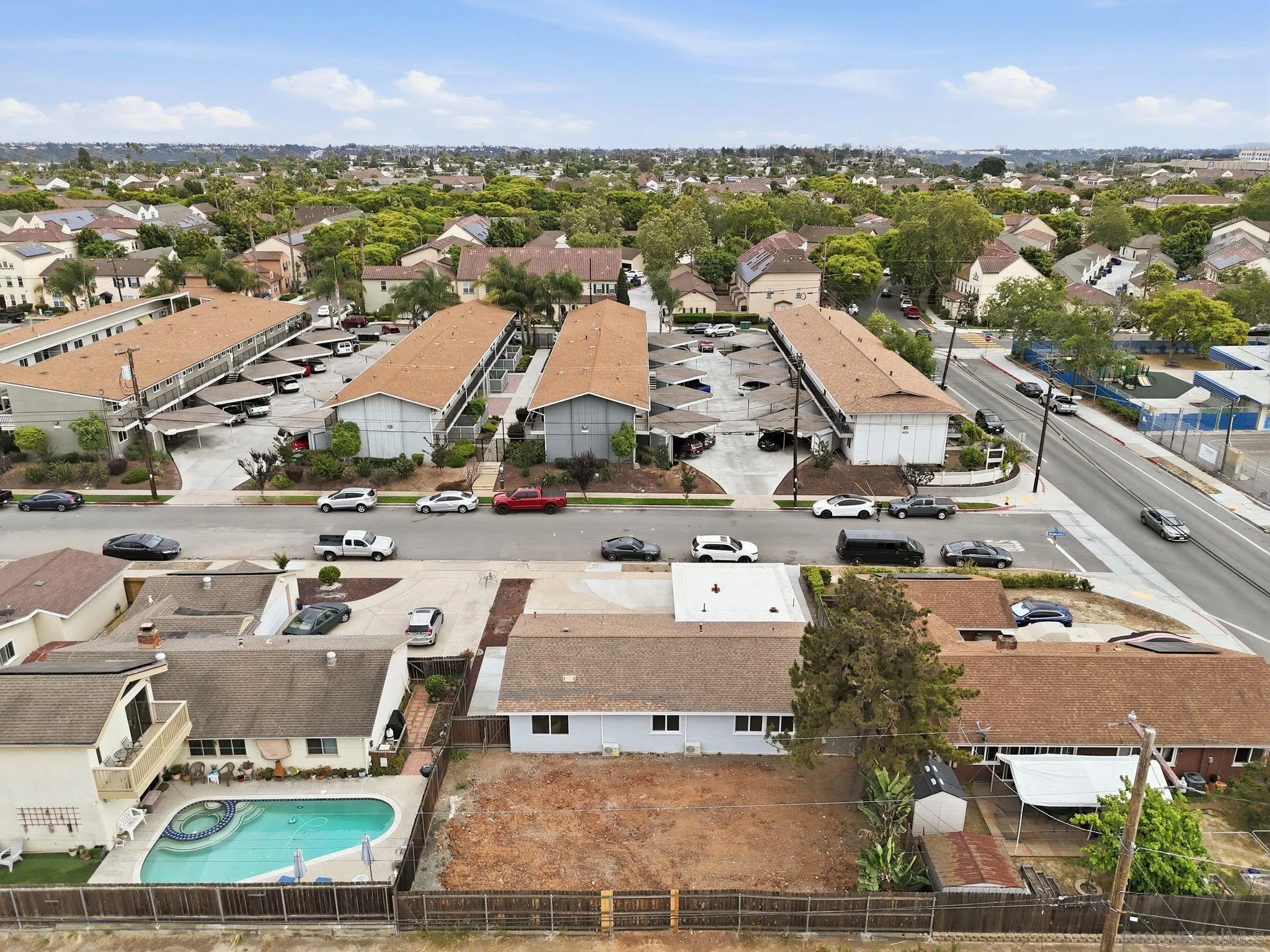 https://cdn.realtyfeed.com/cdn/127/260012999/c0f1dc4c5c104656226a594162855b37.webp