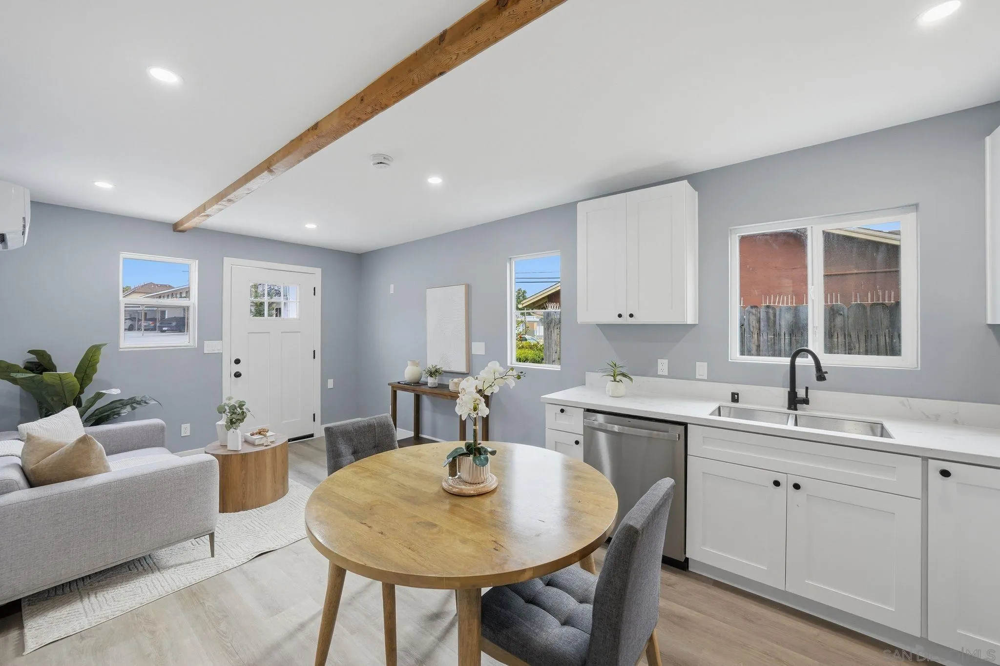 https://cdn.realtyfeed.com/cdn/127/260012999/ee533cac76d14b813e0c11f6d7208064.webp