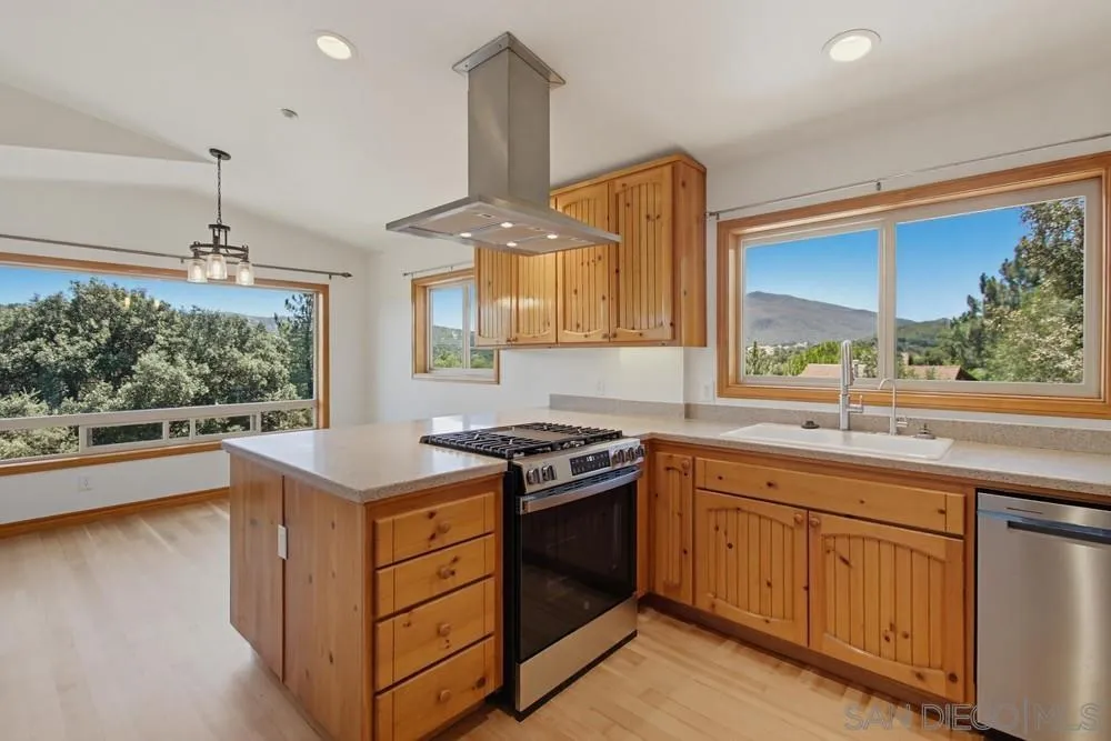 https://cdn.realtyfeed.com/cdn/127/260013000/a31c04de5d908194f158486f6a1738f7.webp