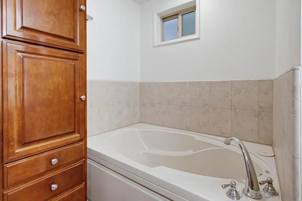 https://cdn.realtyfeed.com/cdn/127/260013000/f07357185cf0c28884d97ba562fab9be.webp