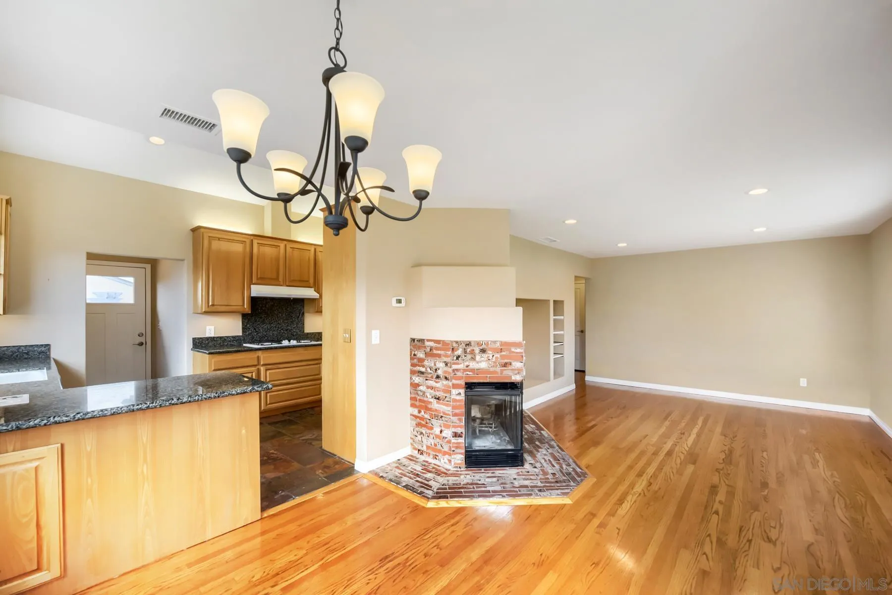 https://cdn.realtyfeed.com/cdn/127/260013001/0ec677452694bb9dc21cab1a0f633745.webp