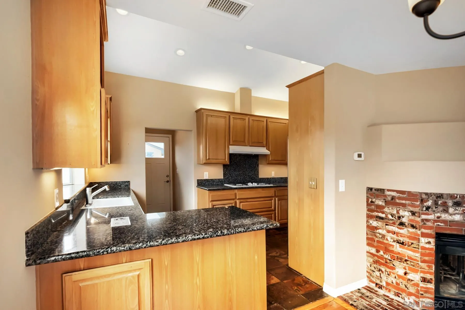 https://cdn.realtyfeed.com/cdn/127/260013001/63ce262e466d01728b86378329a38c95.webp