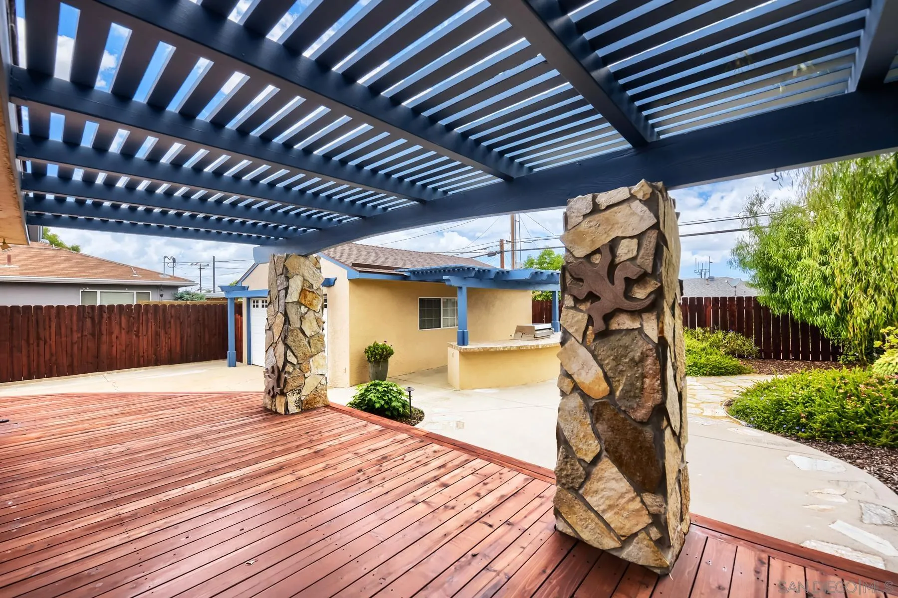 https://cdn.realtyfeed.com/cdn/127/260013001/6a3483dd4fe31af52b6e0fc0fc43dcec.webp