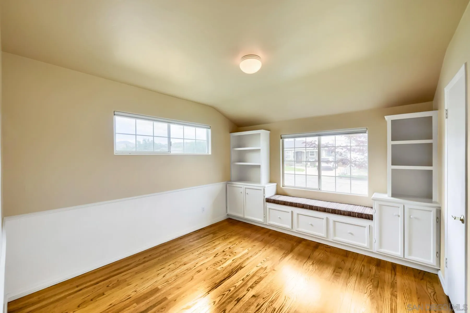 https://cdn.realtyfeed.com/cdn/127/260013001/6d695736d69127c24ecb6a749344794b.webp