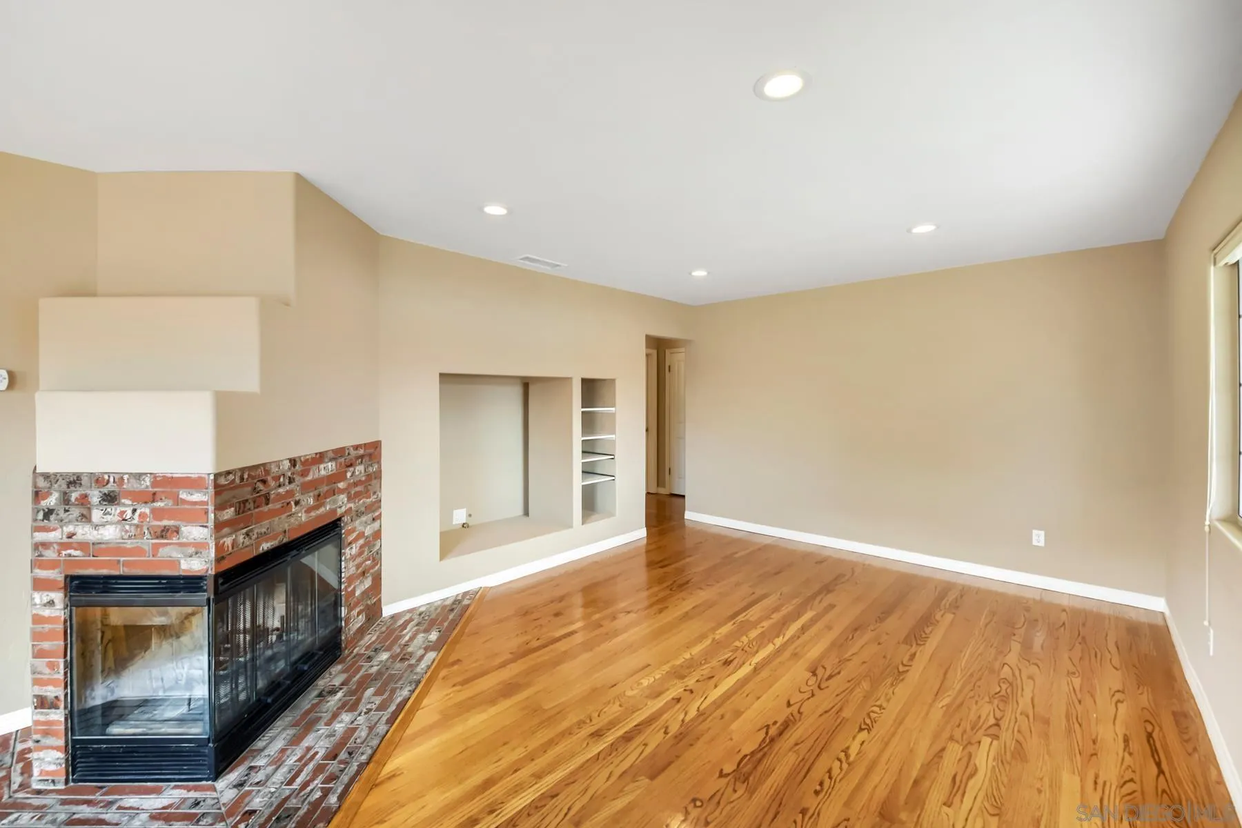 https://cdn.realtyfeed.com/cdn/127/260013001/882c681b9a0ec98fc7a414ec413124d1.webp