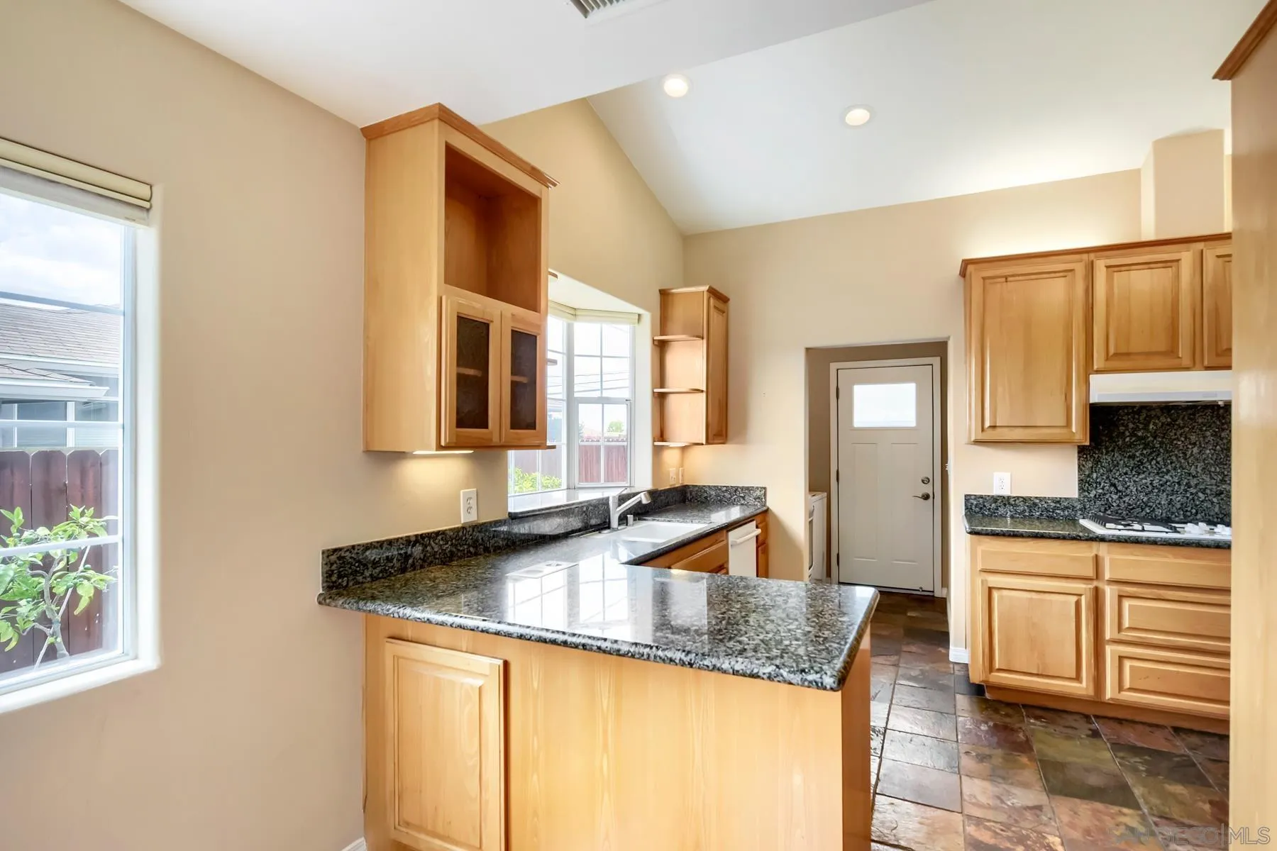 https://cdn.realtyfeed.com/cdn/127/260013001/c3e2e8828ebc5c62aa8f75f458ccbe91.webp
