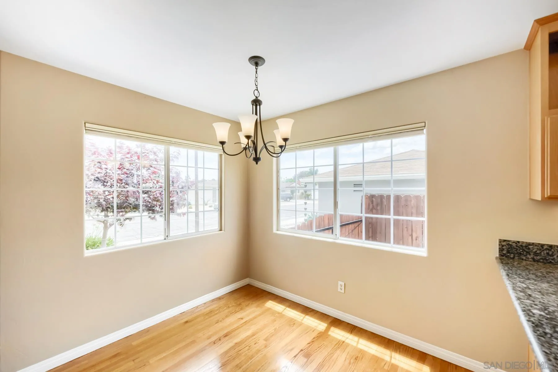 https://cdn.realtyfeed.com/cdn/127/260013001/d7e8f53bce64af41db8399a2bb42c9de.webp
