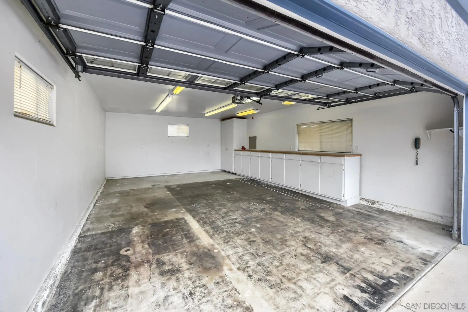 https://cdn.realtyfeed.com/cdn/127/260013001/db3590eba01d031d9a5db72b5ad9a556.webp