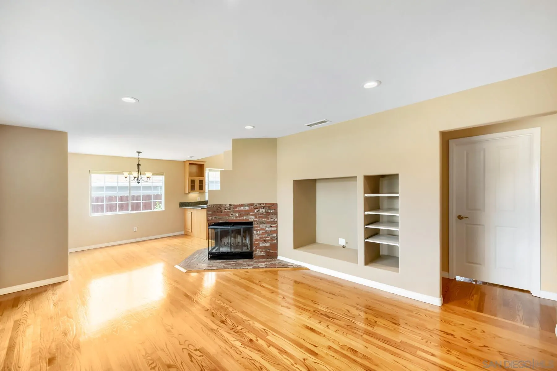 https://cdn.realtyfeed.com/cdn/127/260013001/de6b6868c806b0d992f857e7de115599.webp