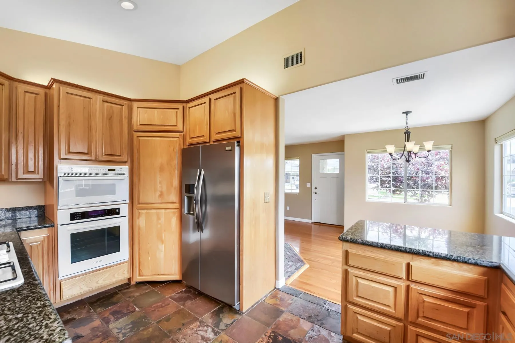 https://cdn.realtyfeed.com/cdn/127/260013001/e5a741afb8592984b30960d1ef2df623.webp