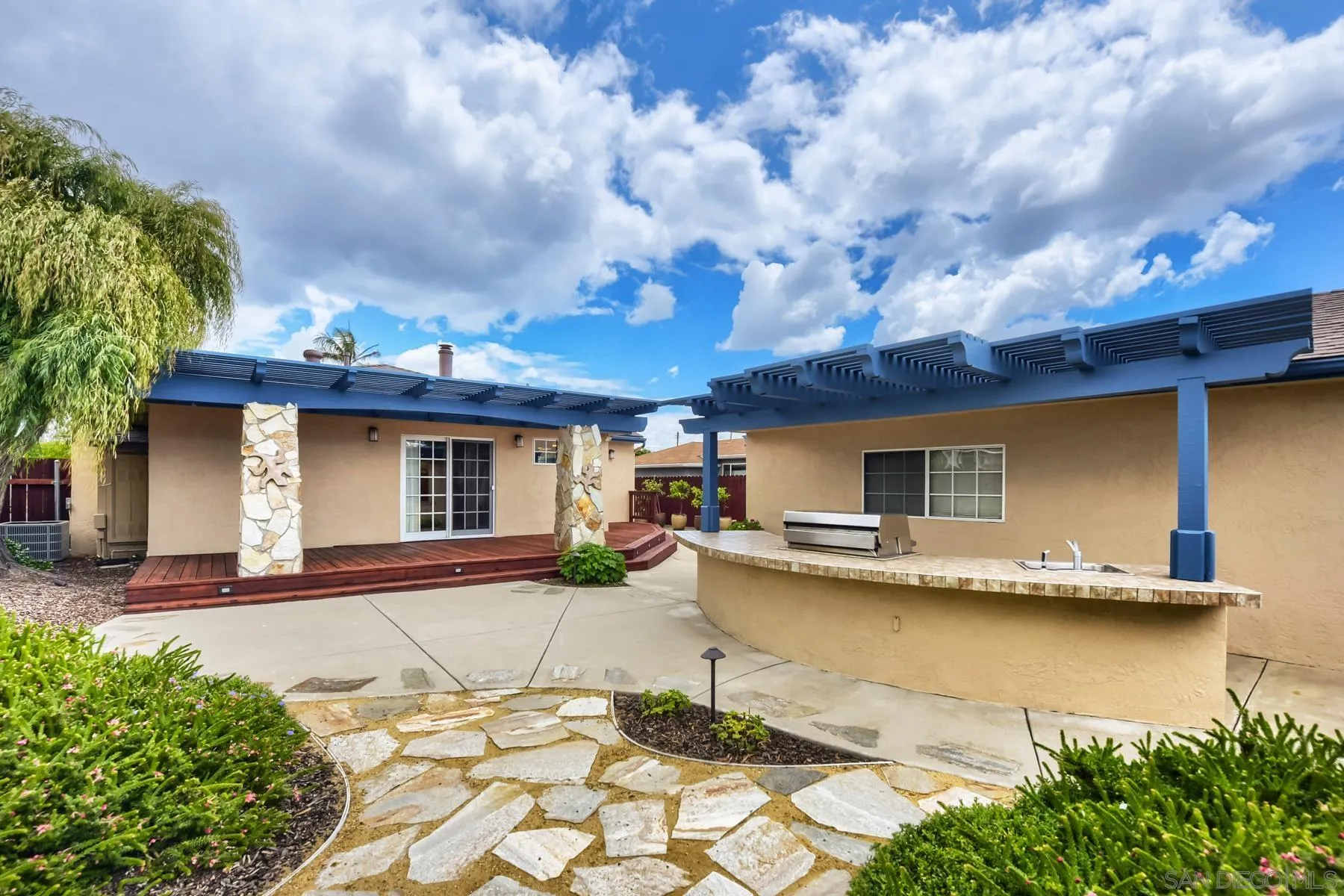 https://cdn.realtyfeed.com/cdn/127/260013001/e75f2472381587a507326d664366429f.webp