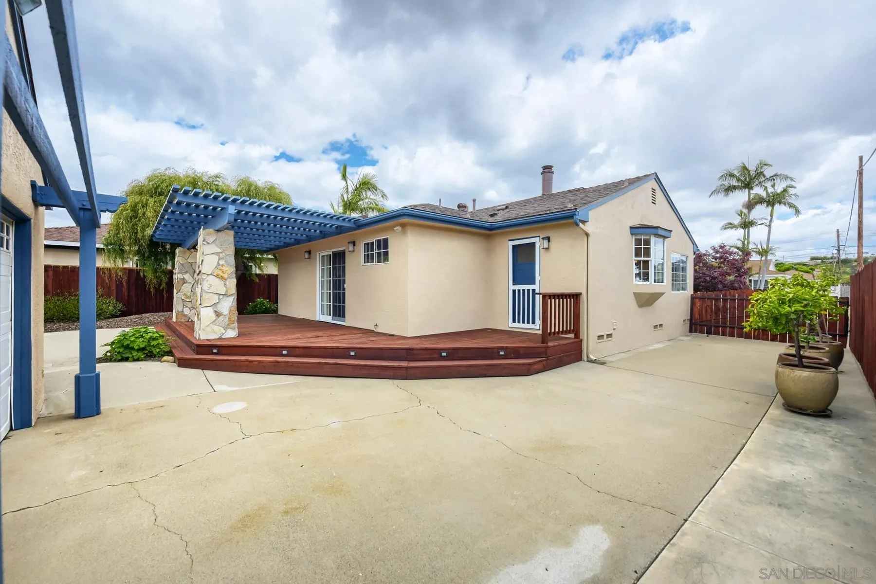 https://cdn.realtyfeed.com/cdn/127/260013001/ecdf9c44309cf5dcfac8ff776eacb2c2.webp