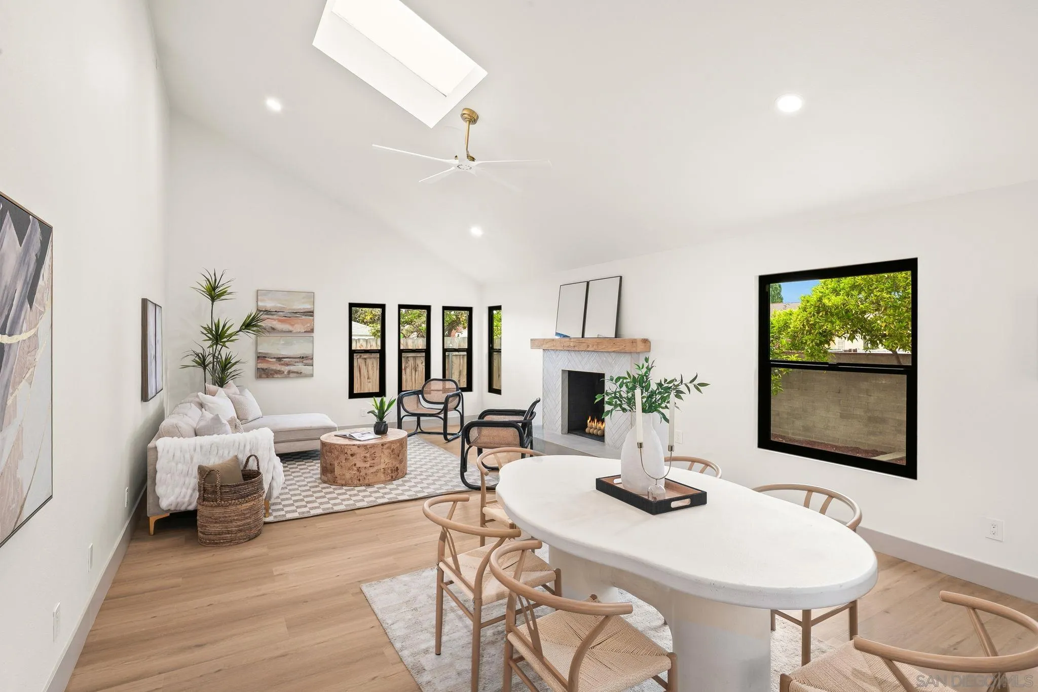 https://cdn.realtyfeed.com/cdn/127/260013002/57e8207886a1e57bf8826a2e87c6d03f.webp