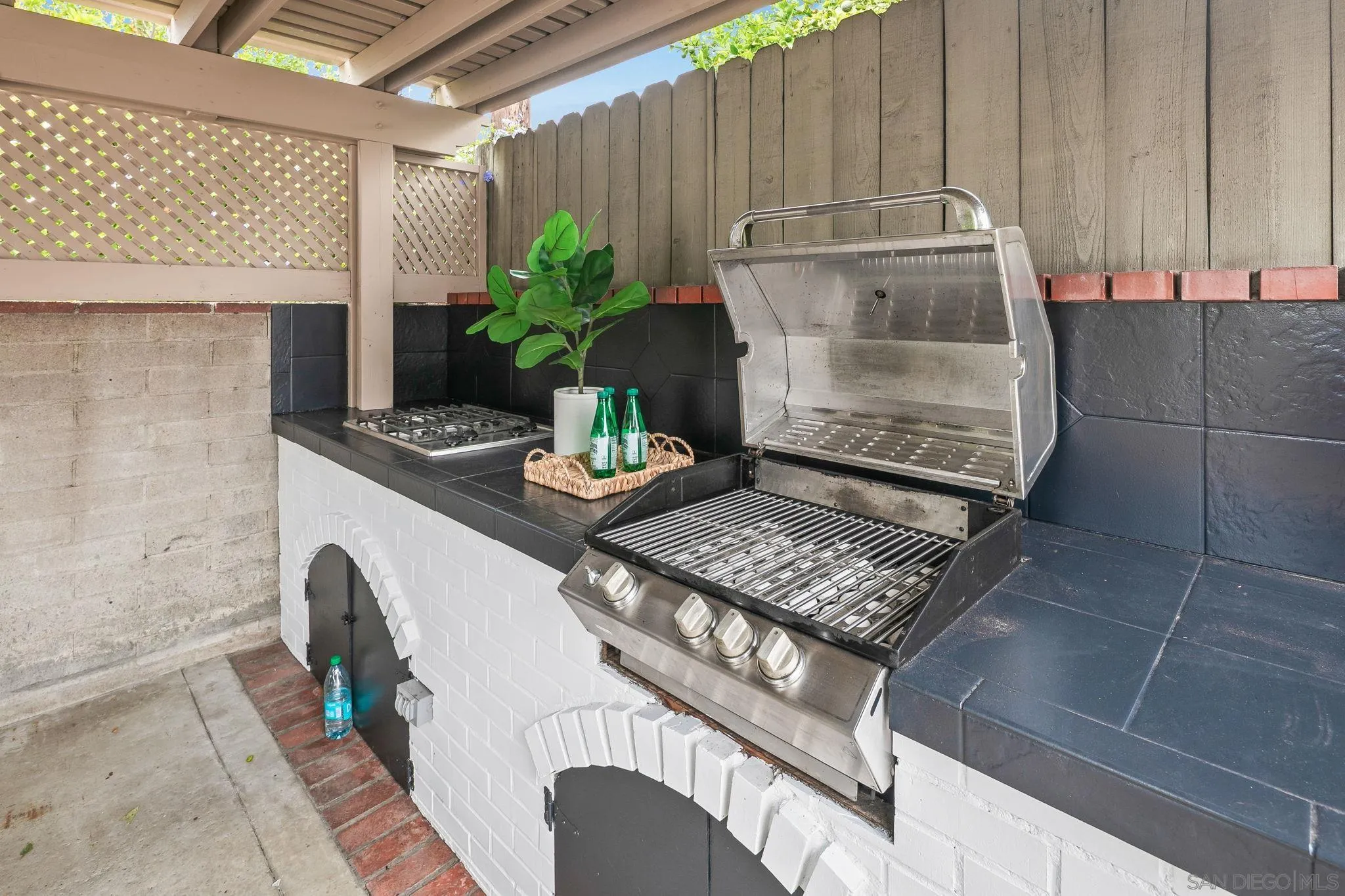 https://cdn.realtyfeed.com/cdn/127/260013002/7e3dbd52947096a2d499835087e27297.webp
