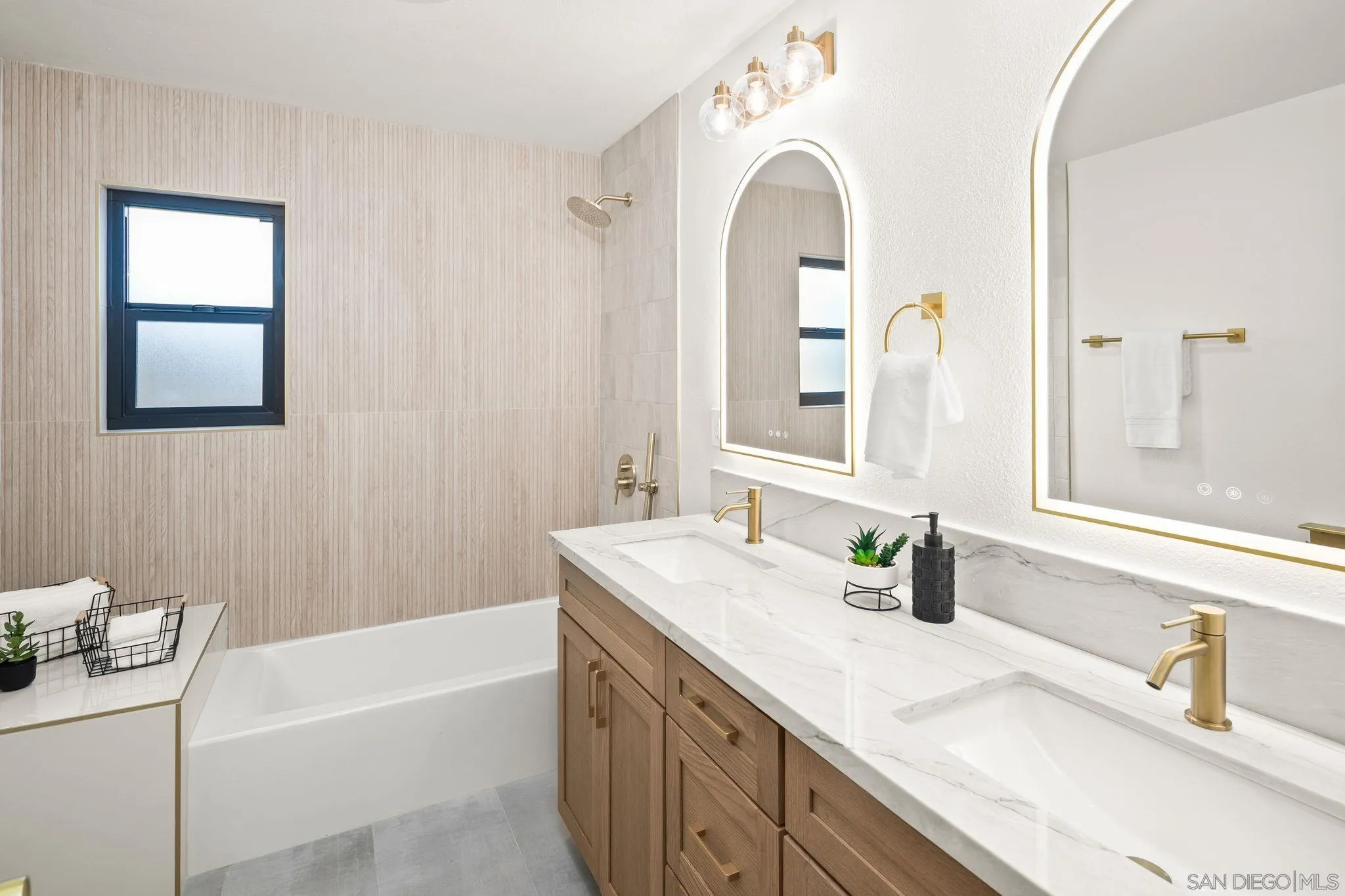 https://cdn.realtyfeed.com/cdn/127/260013002/b0f60c926a76fedc7effee8a1fcc8ec1.webp