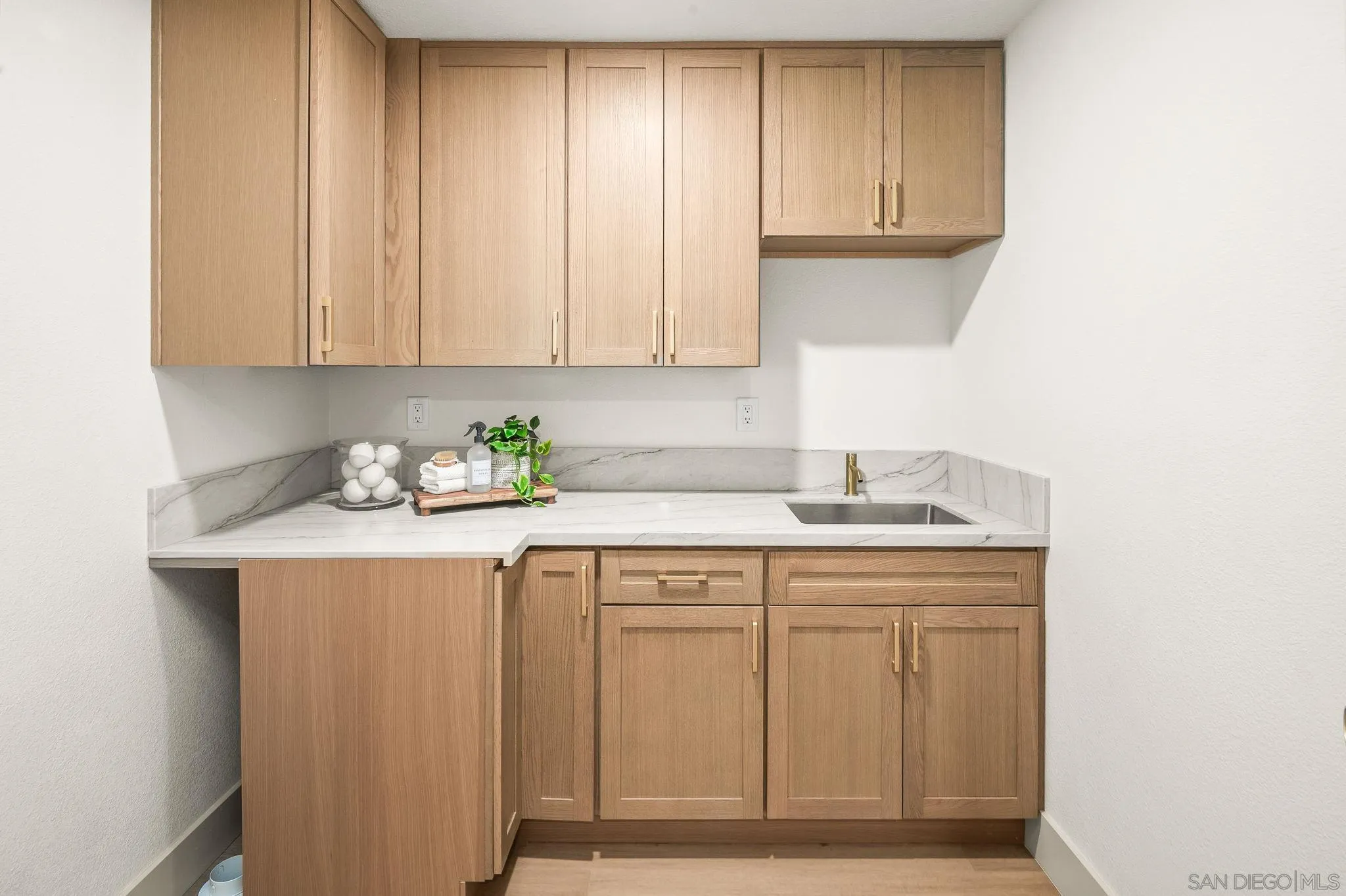 https://cdn.realtyfeed.com/cdn/127/260013002/b79c1e12064c155611b018413569b856.webp