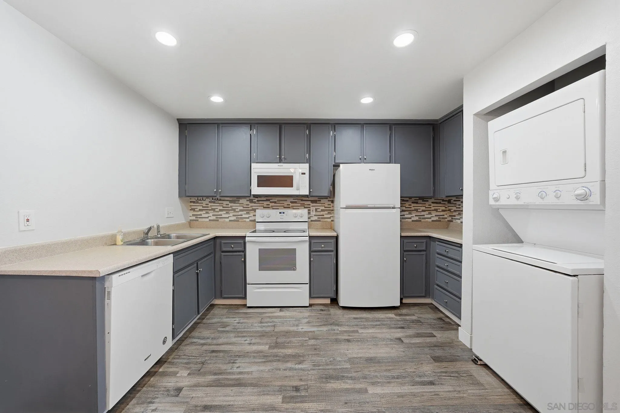 https://cdn.realtyfeed.com/cdn/127/260013003/091cb14f580a9f22a9e168934c12b24b.webp