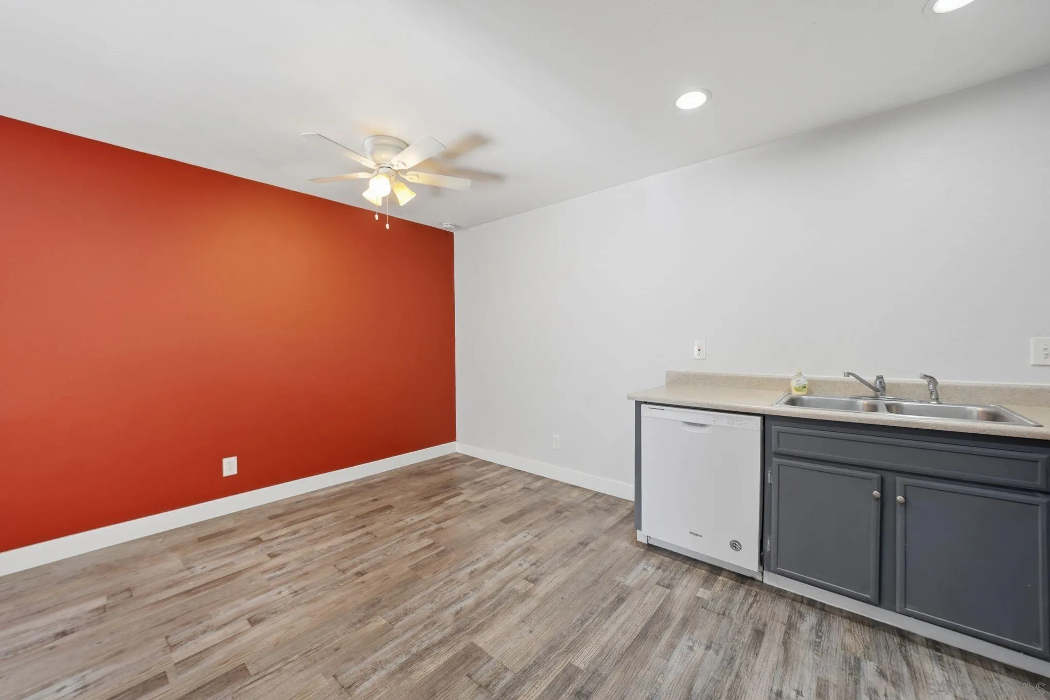 https://cdn.realtyfeed.com/cdn/127/260013003/0aecf468950627b76ce4069c4cb5fb55.webp