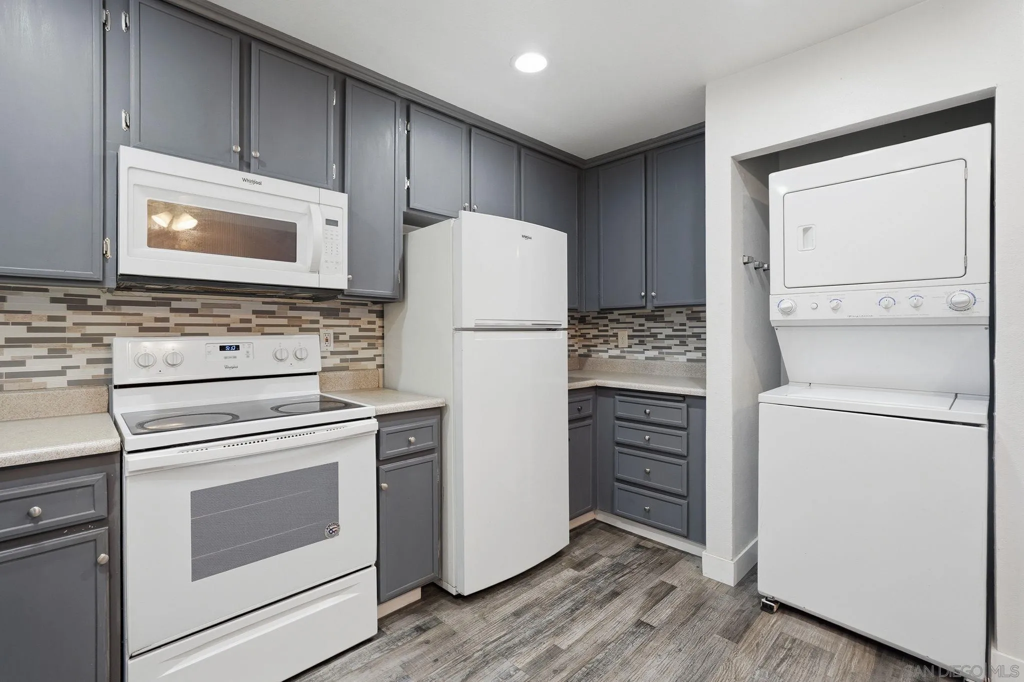 https://cdn.realtyfeed.com/cdn/127/260013003/720b5d7222bdbeebcc8098f83526bfb2.webp