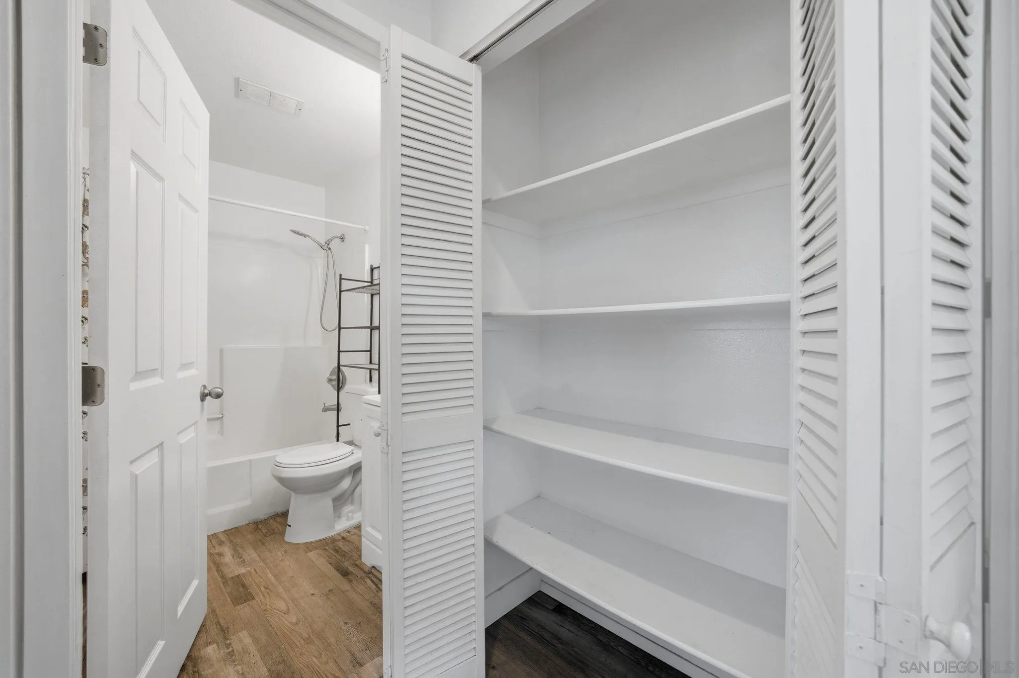 https://cdn.realtyfeed.com/cdn/127/260013003/e619e4cc067bc6879c68875c17249d08.webp
