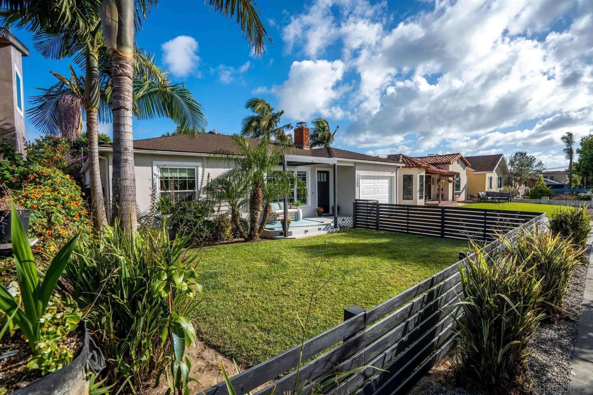 https://cdn.realtyfeed.com/cdn/127/260013010/129f9d616e2e2c04142d6941107ae463.webp
