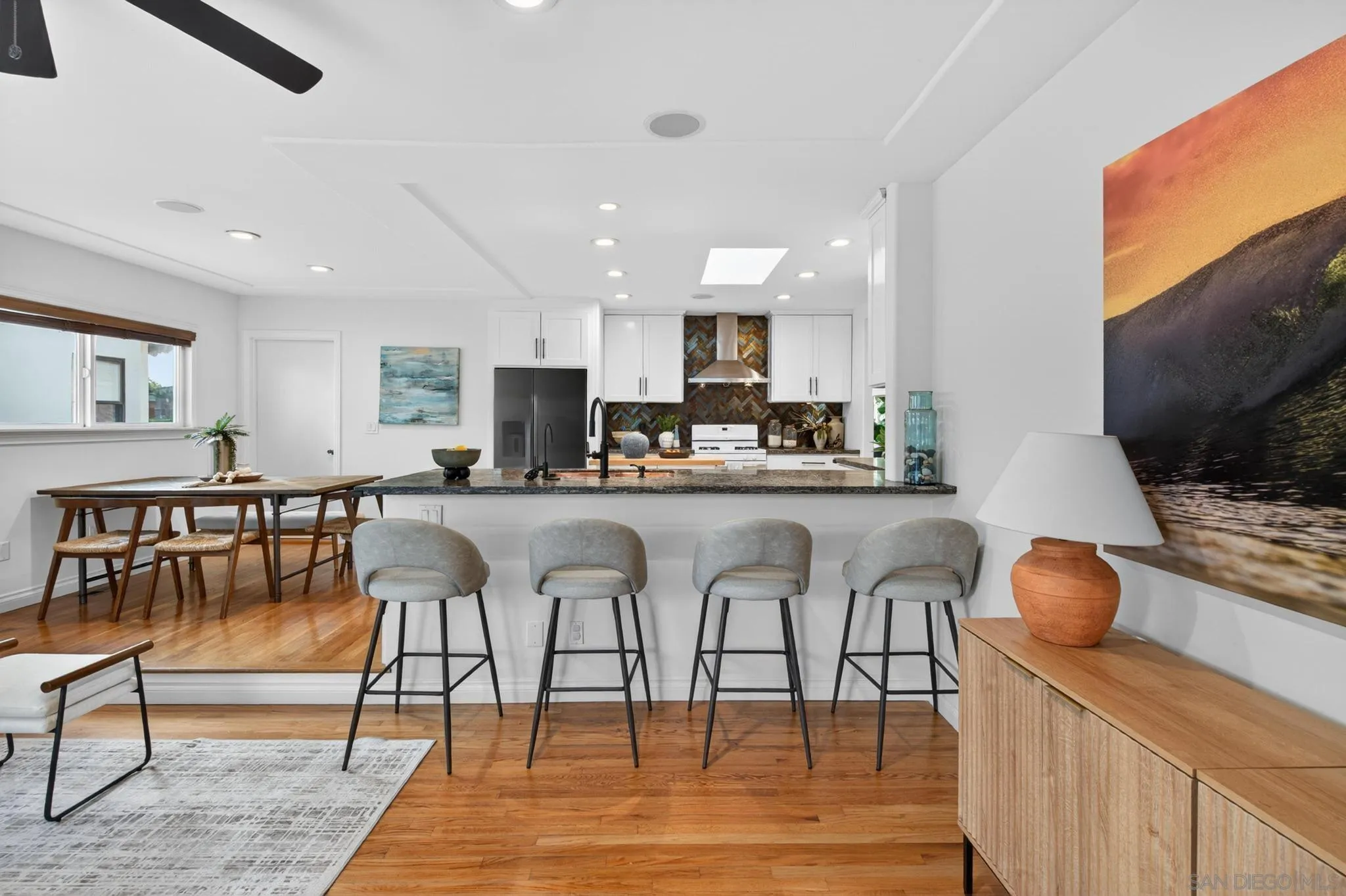 https://cdn.realtyfeed.com/cdn/127/260013010/4ee53b8a912c1b7de34141031a8c15c9.webp